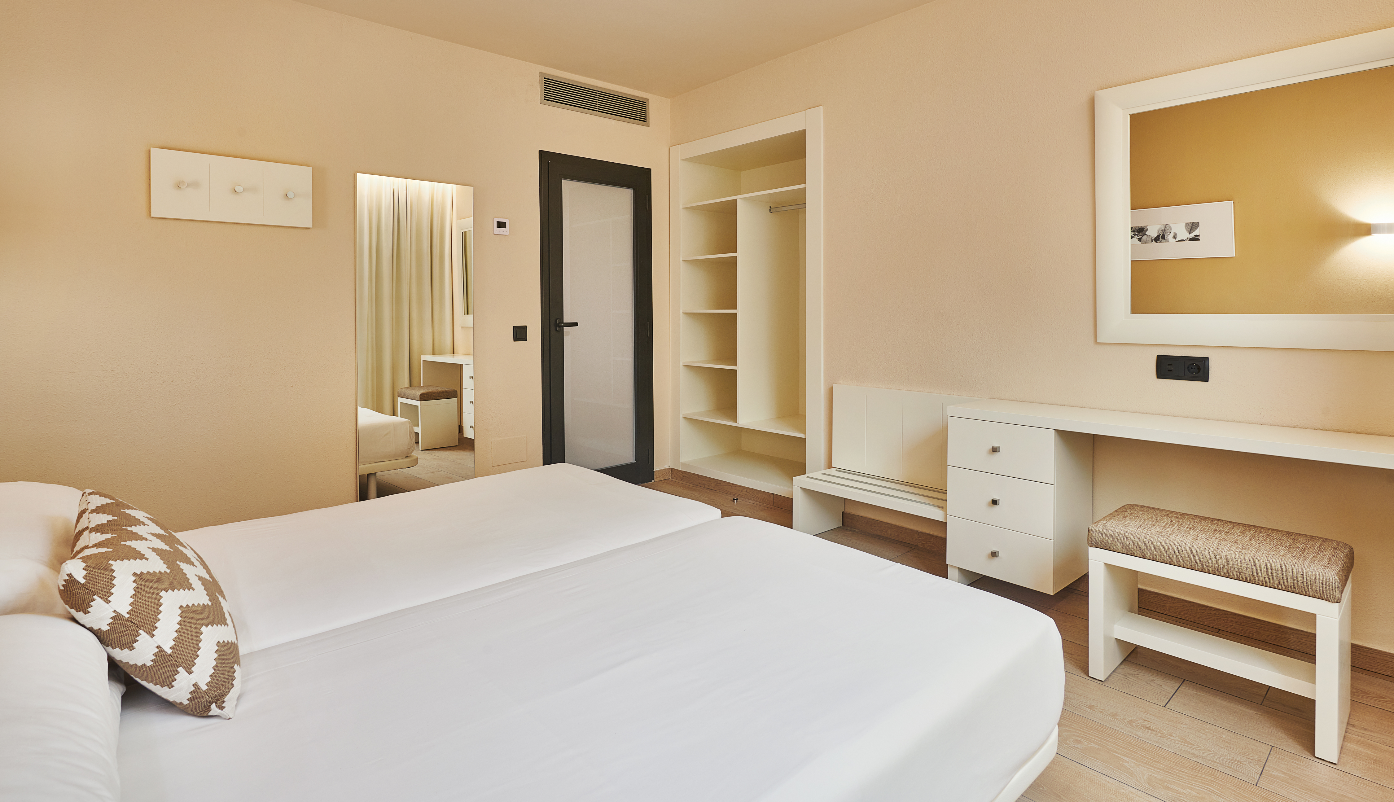 Apartment Capacity 1