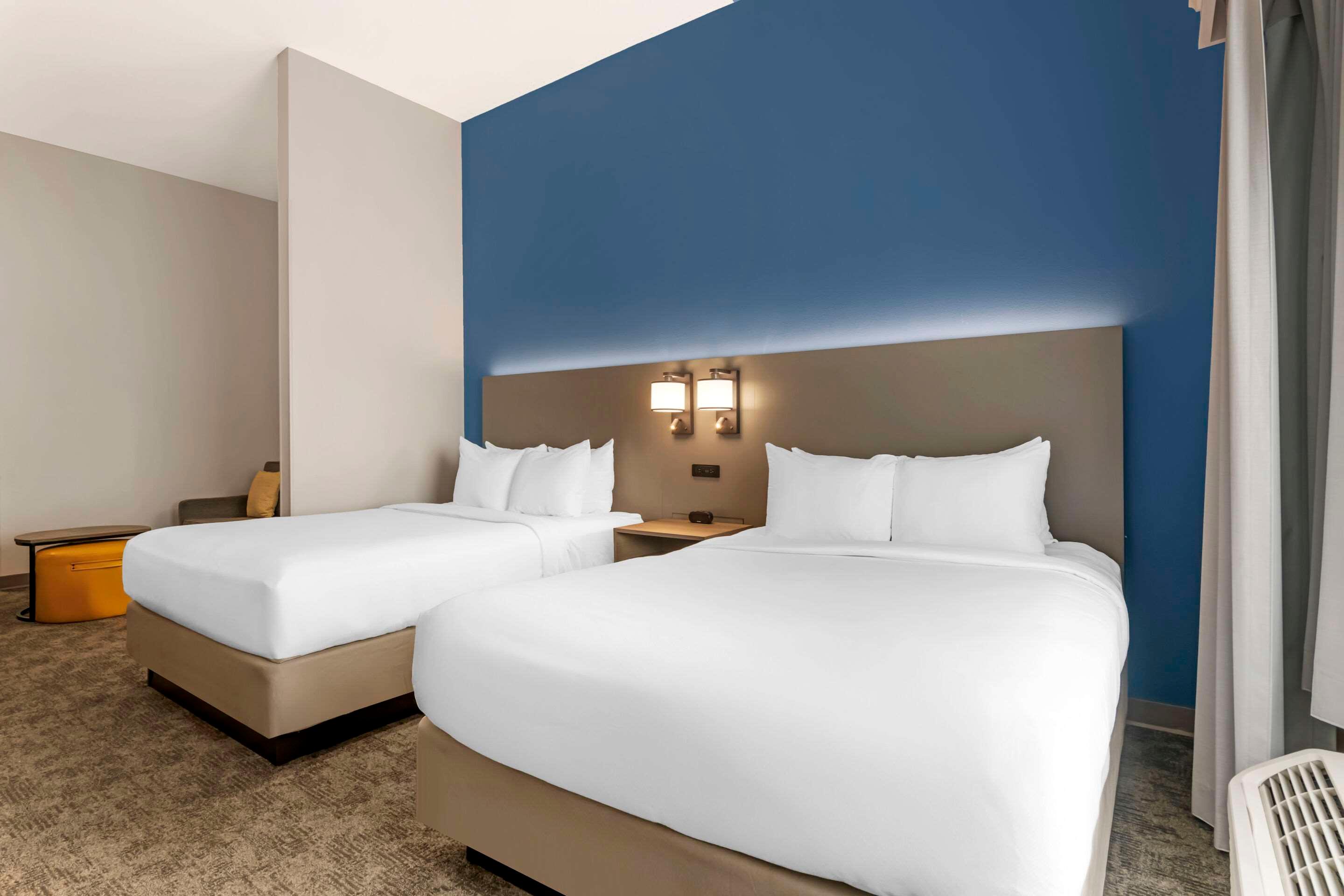 Suite Two Queen Beds Non Smoking