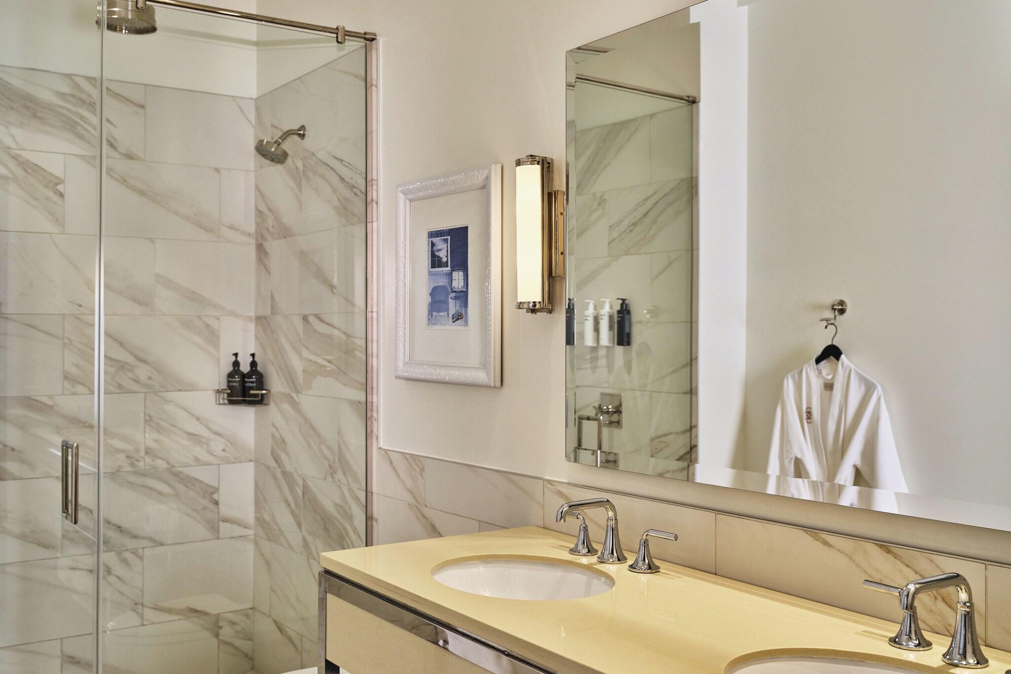 Double Deluxe King Bed