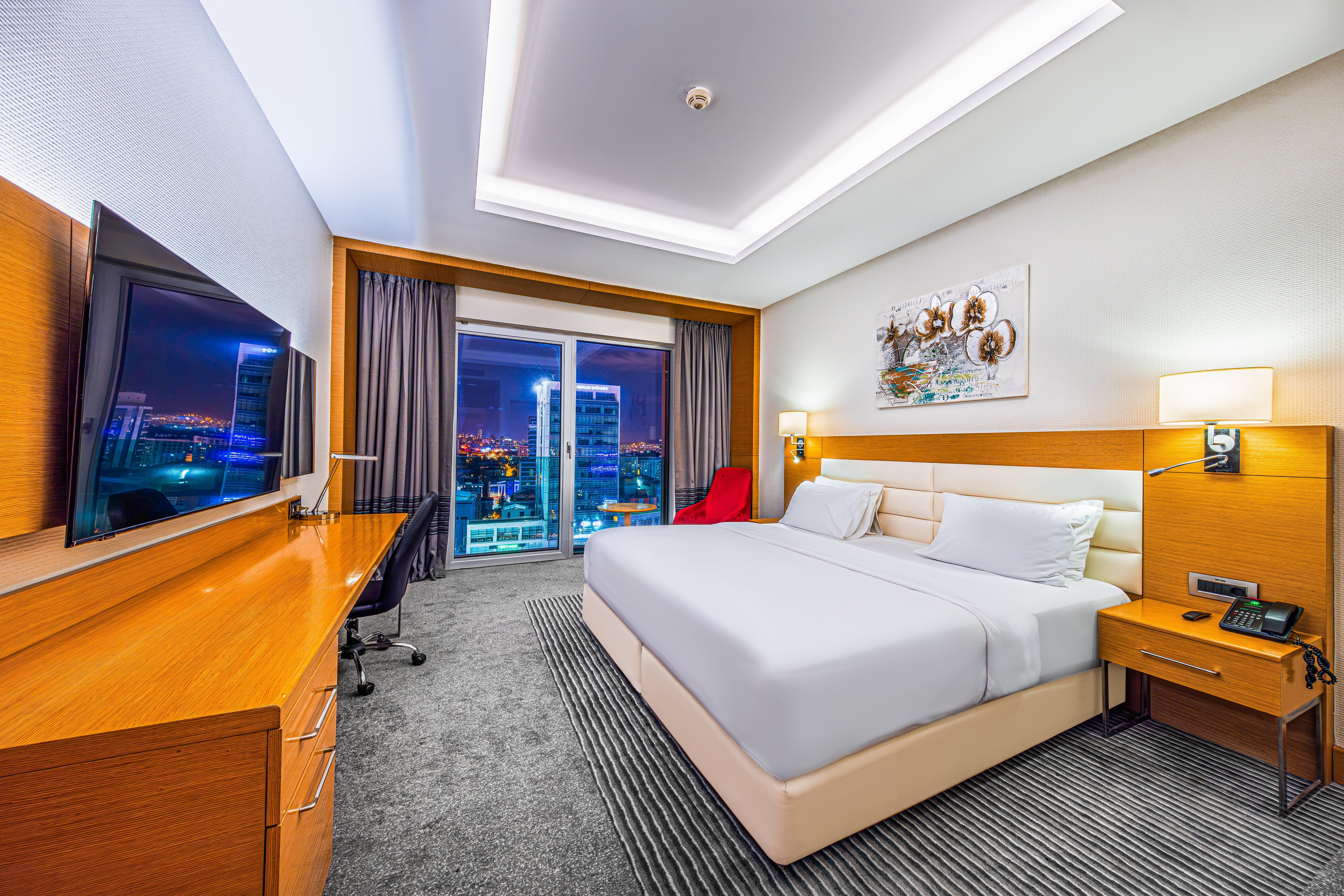 Double King Bed Smoking