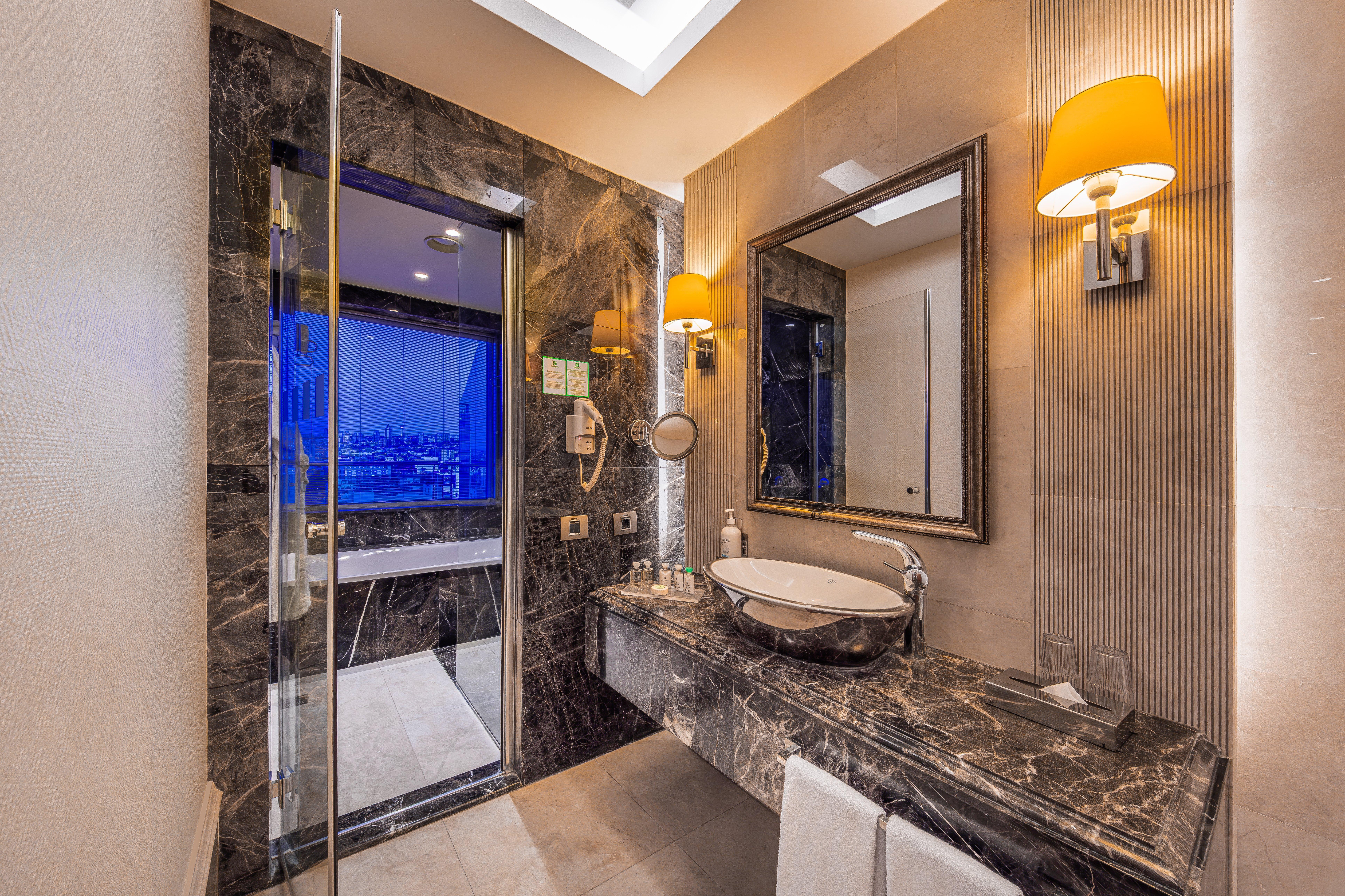 Suite King Bed Smoking