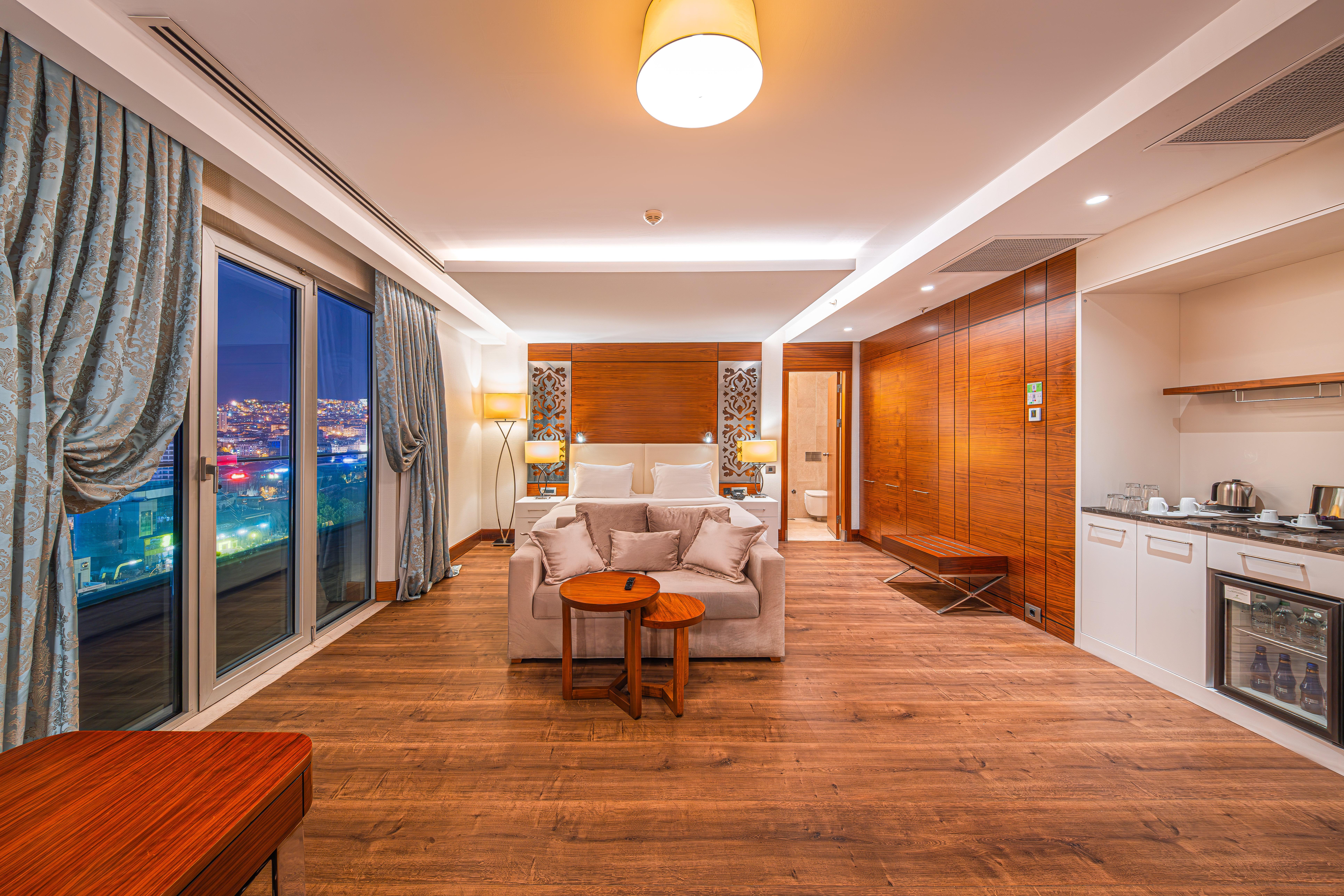 Suite King Bed Smoking