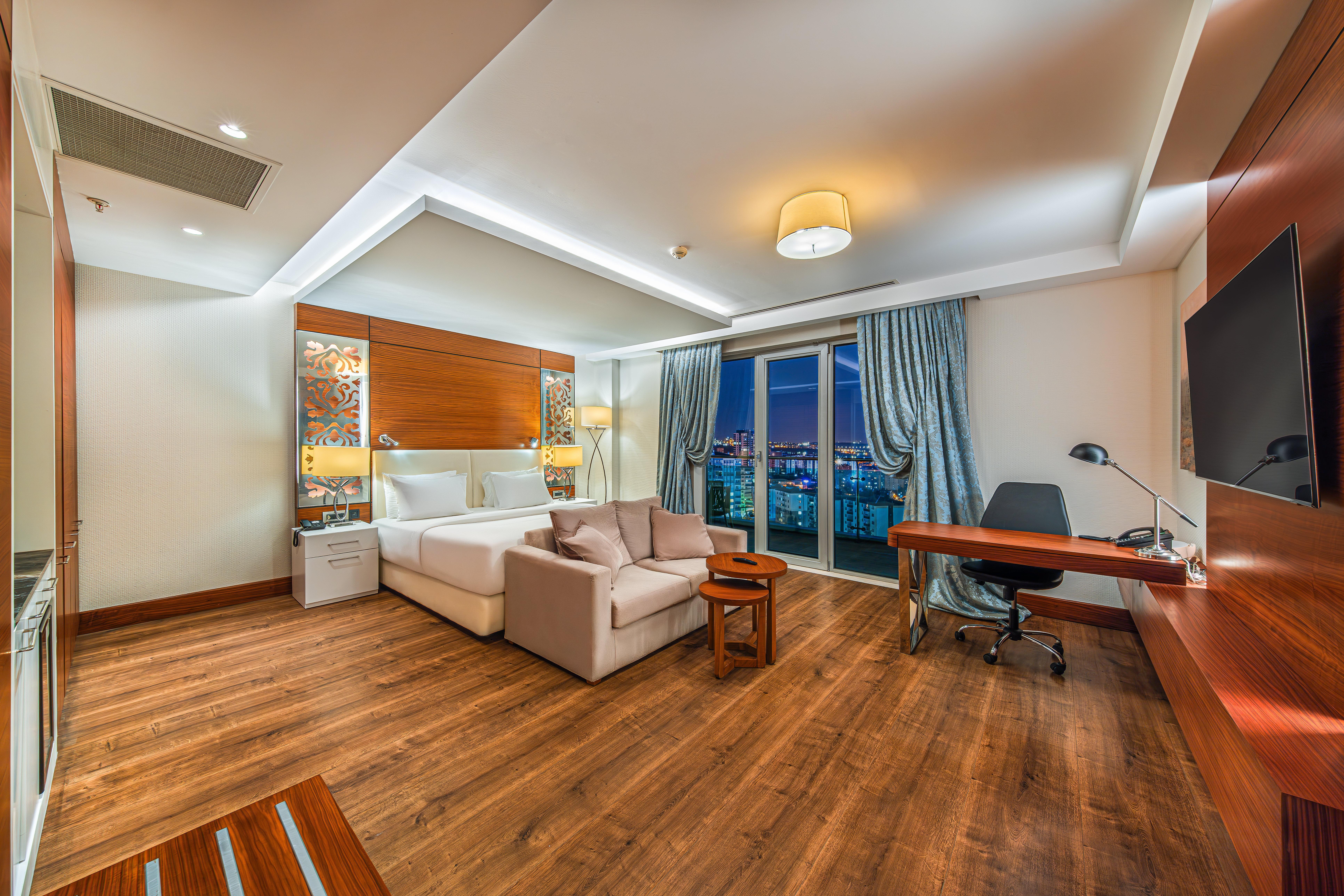 Suite King Bed Smoking