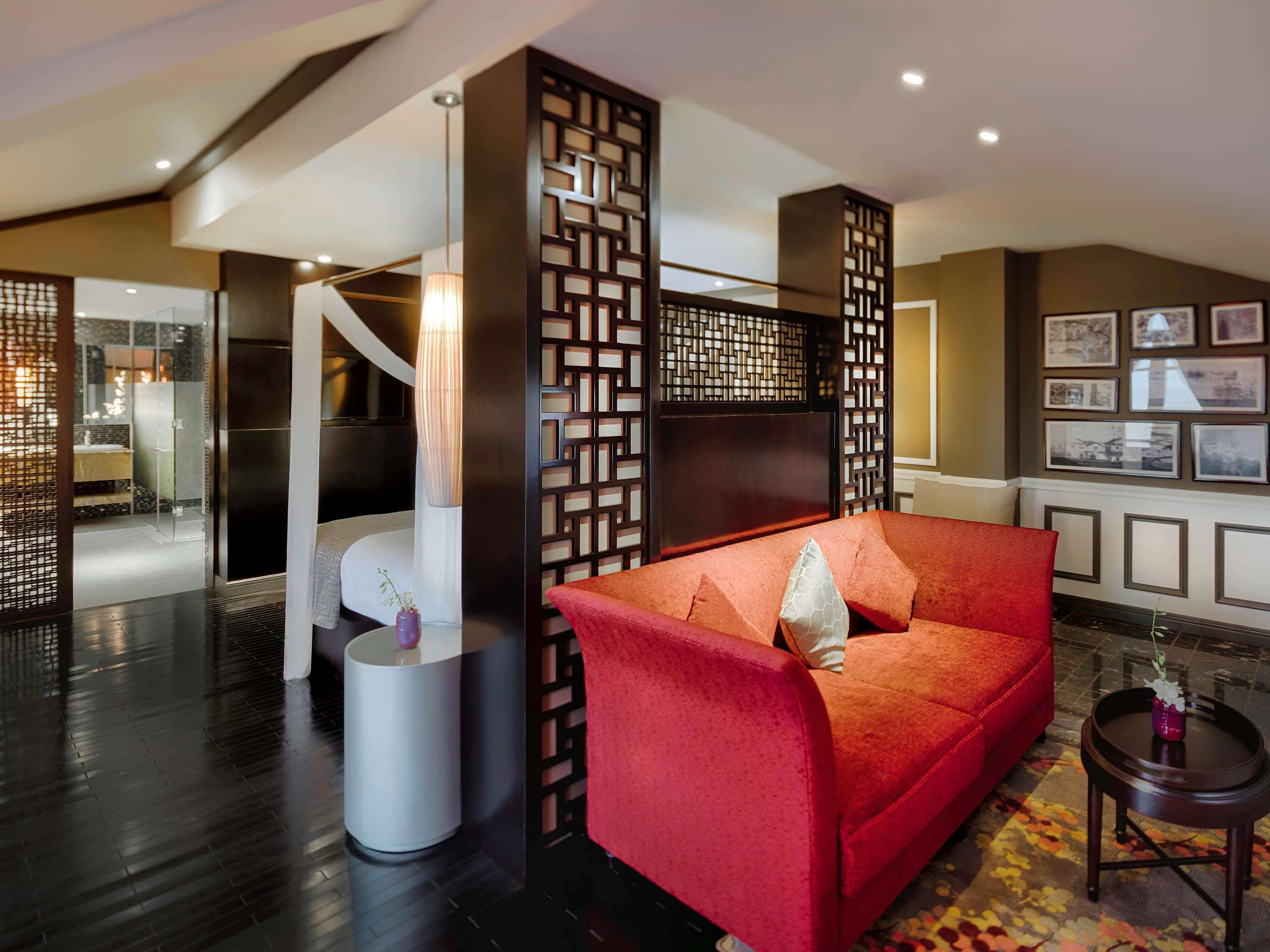 Suite Deluxe King Bed
