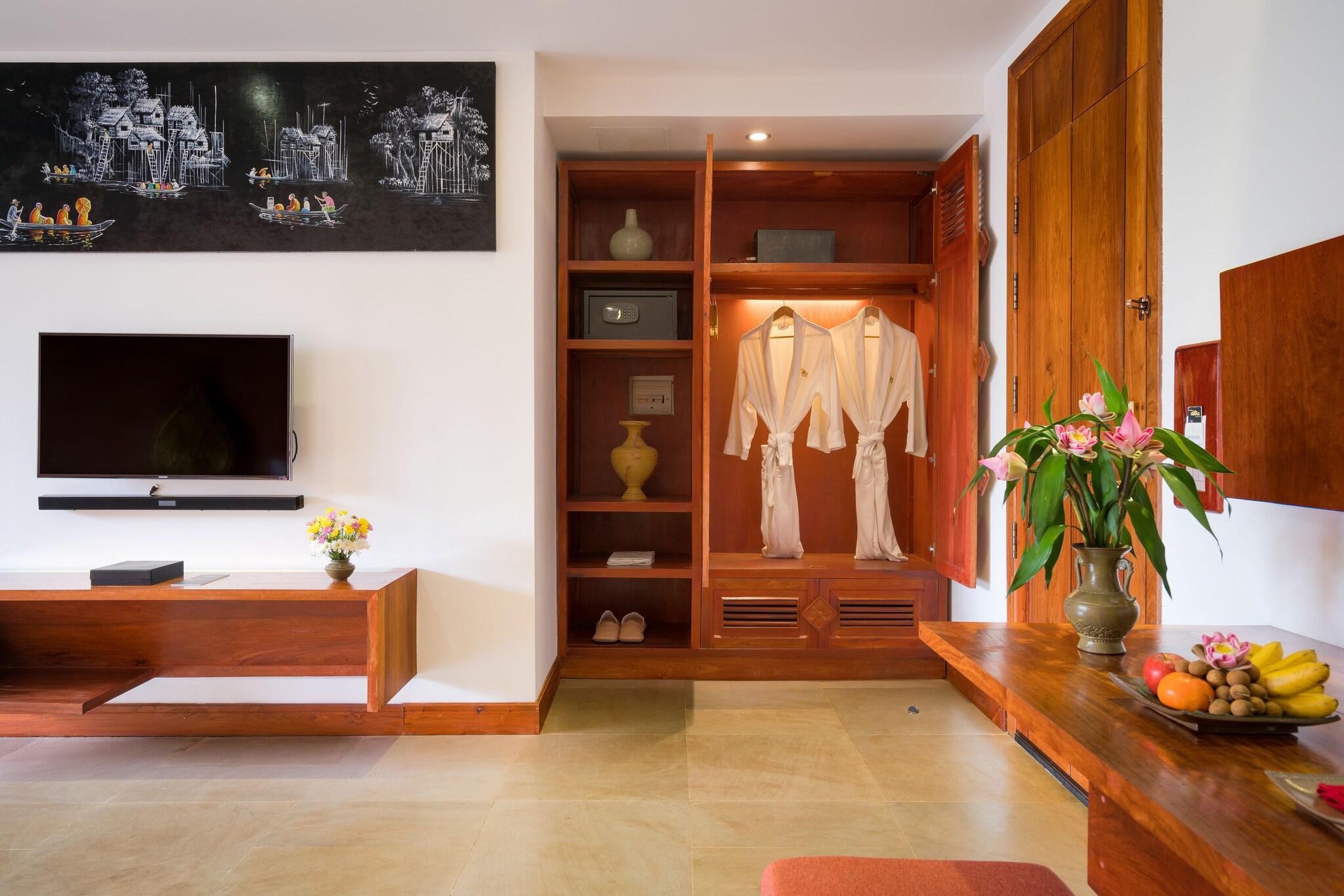 Suite Luxury City View