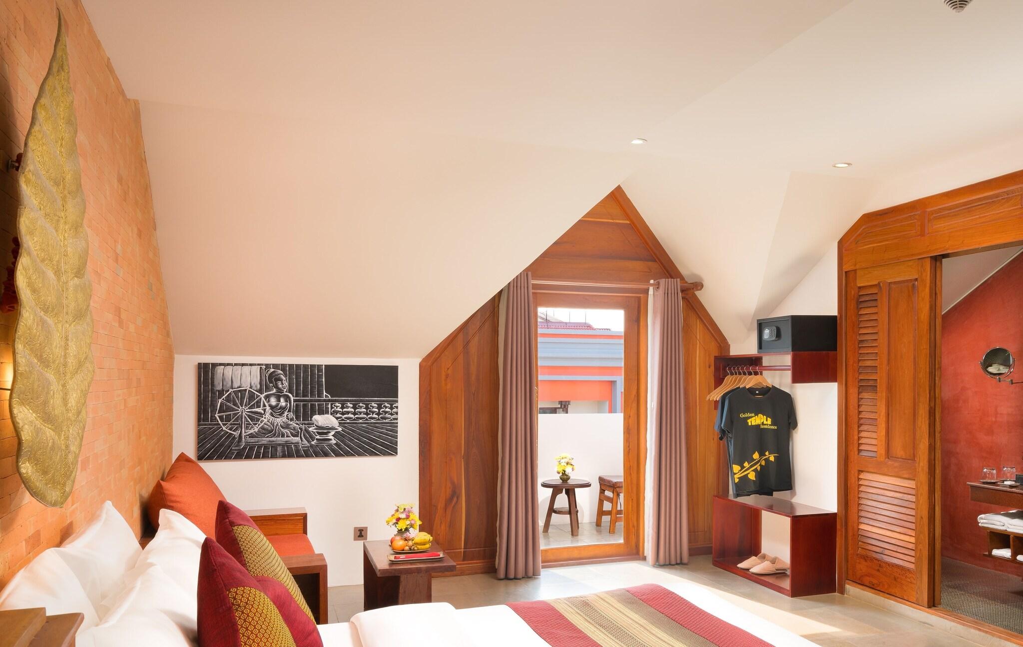 Suite Deluxe City View King Bed