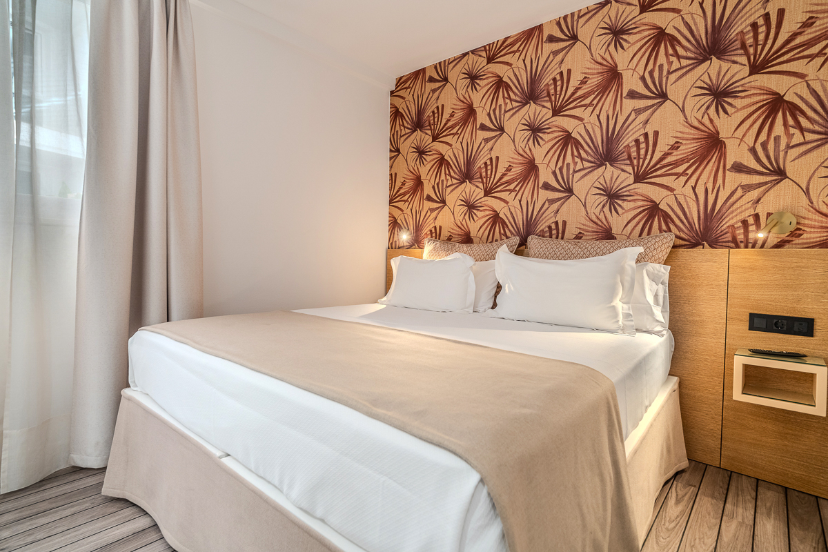 Double Queen Size Bed