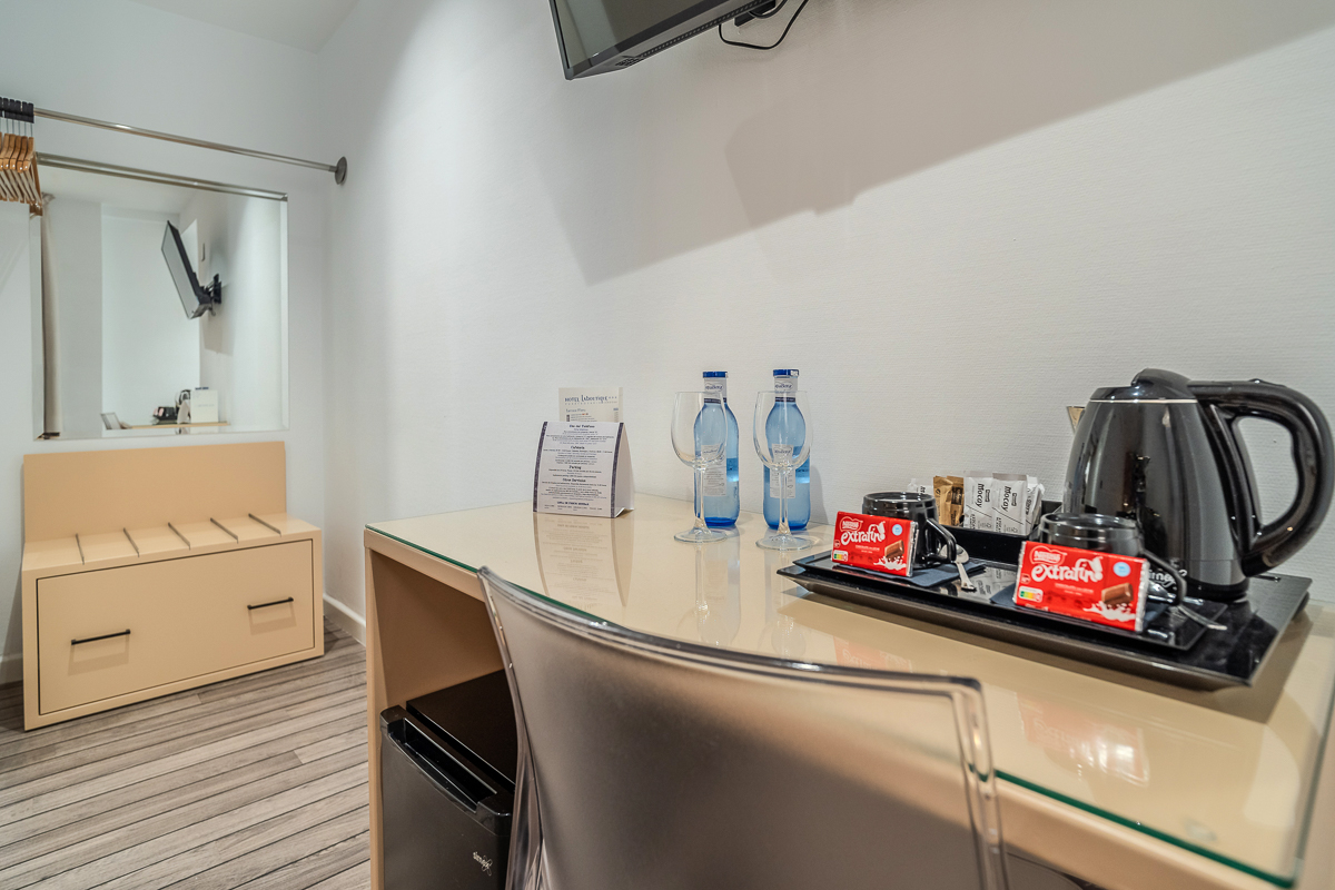 Double Queen Size Bed