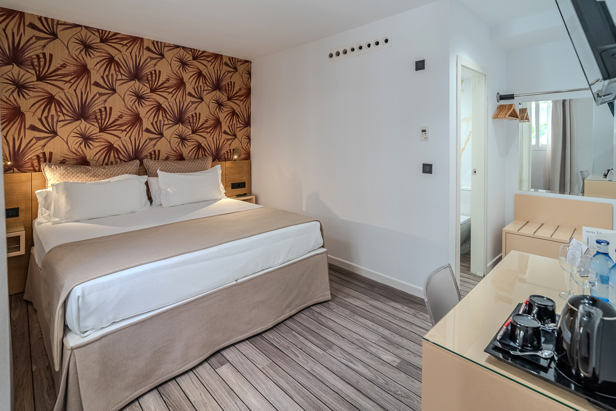 Double Queen Size Bed