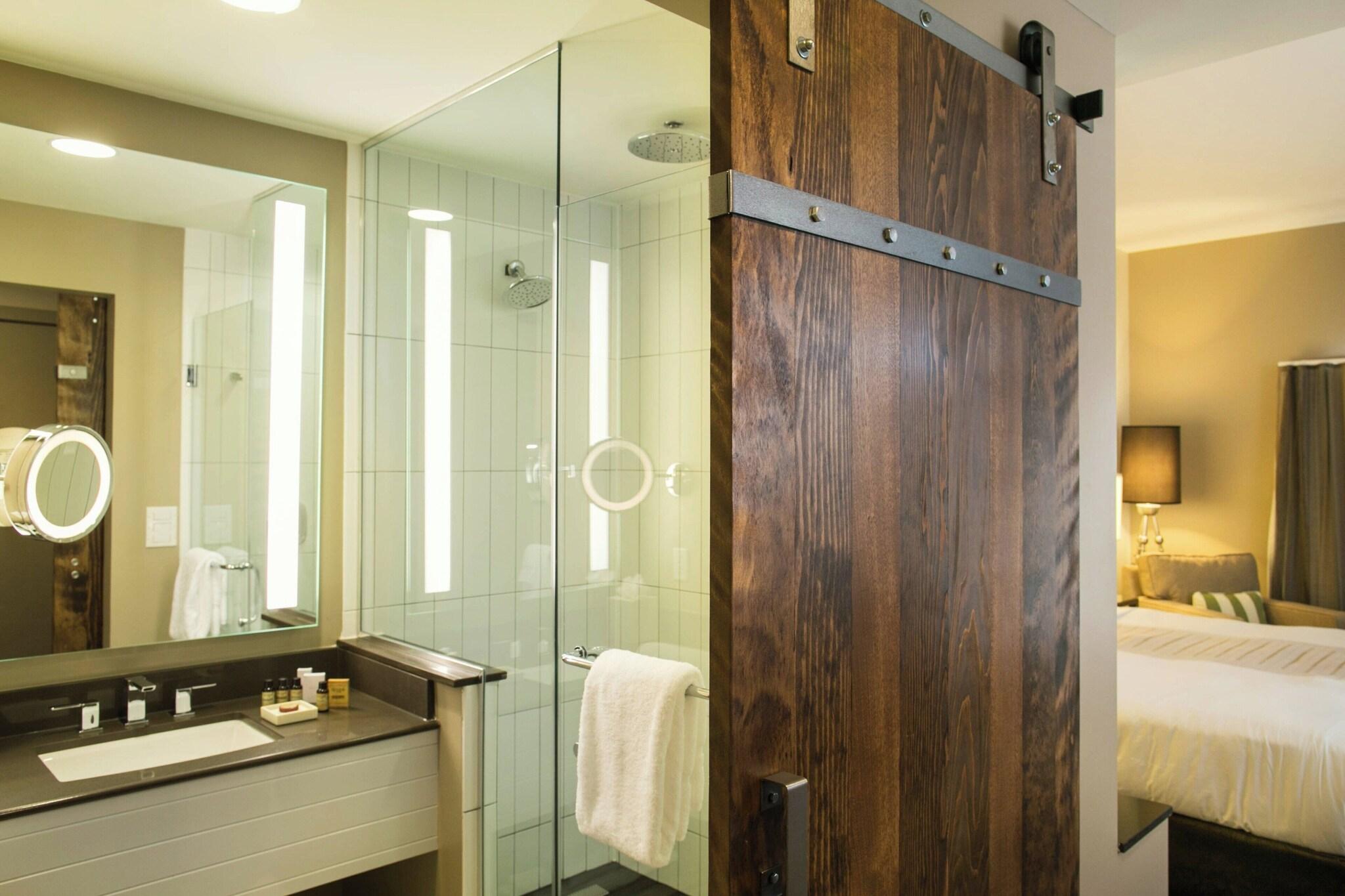 Double Deluxe King Bed