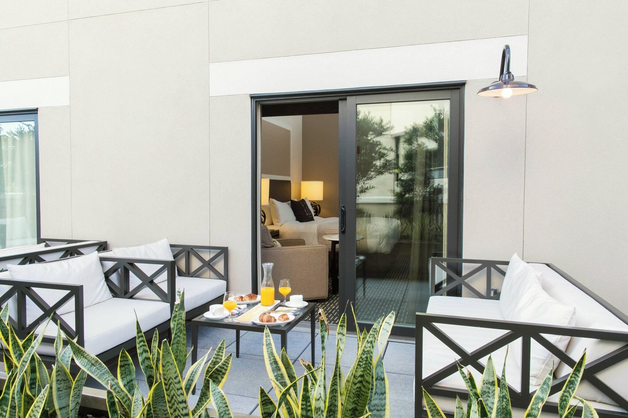 Double Deluxe King Bed