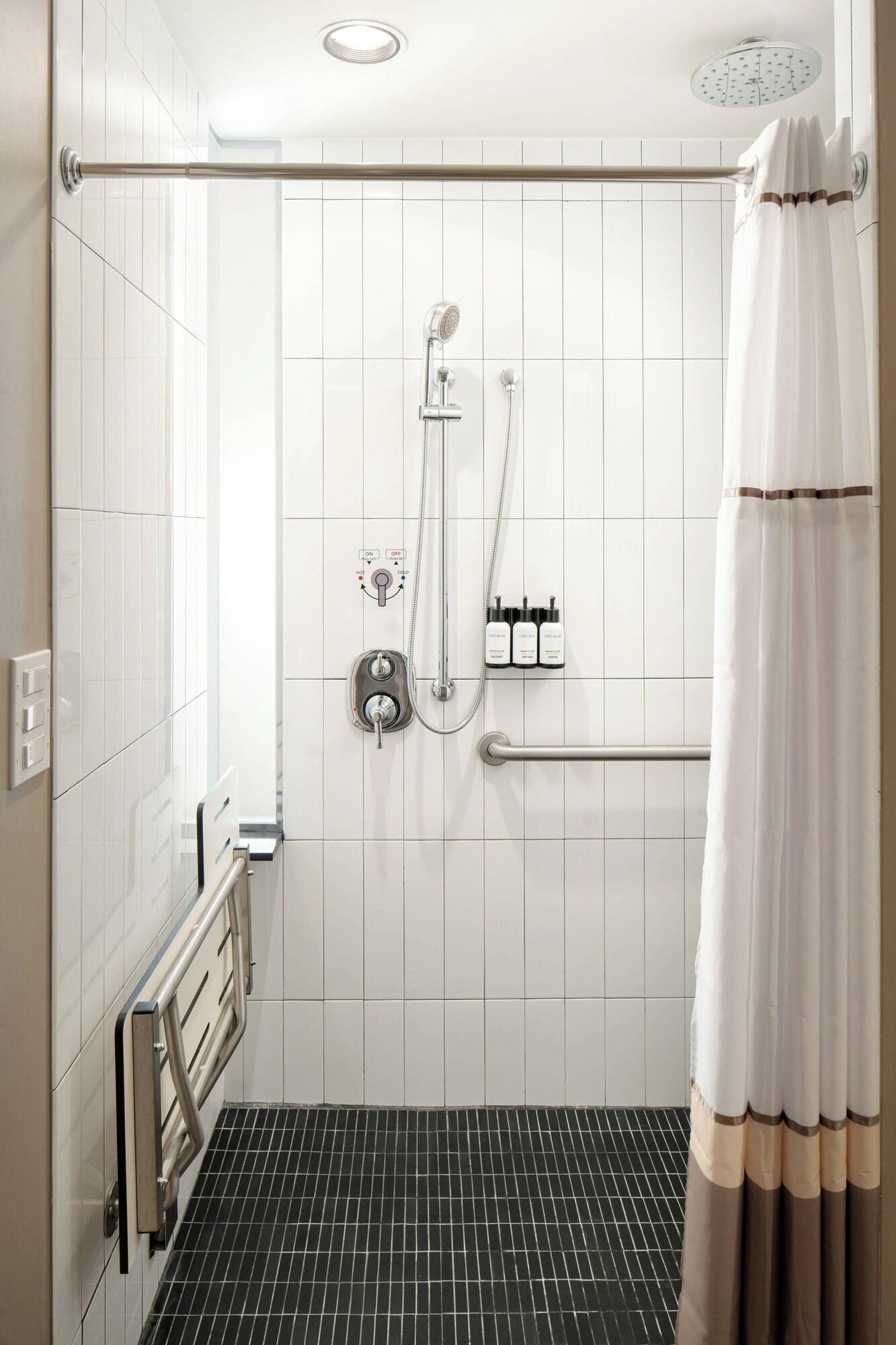 Quadruple Executive Two Queen Beds