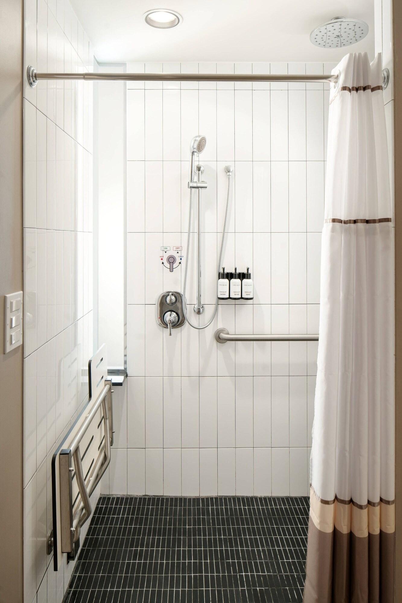 Quadruple Executive Two Queen Beds