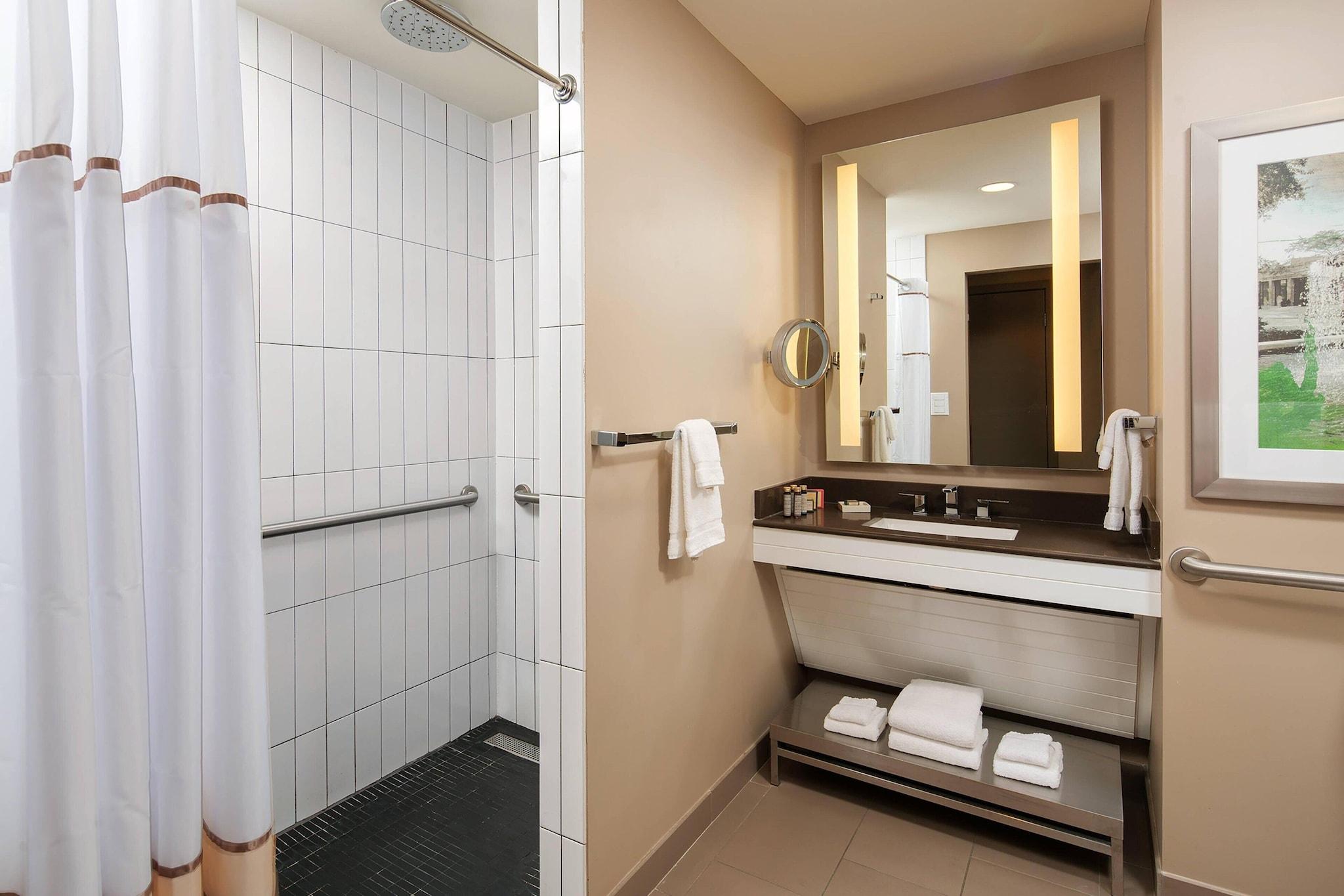 Quadruple Executive Two Queen Beds