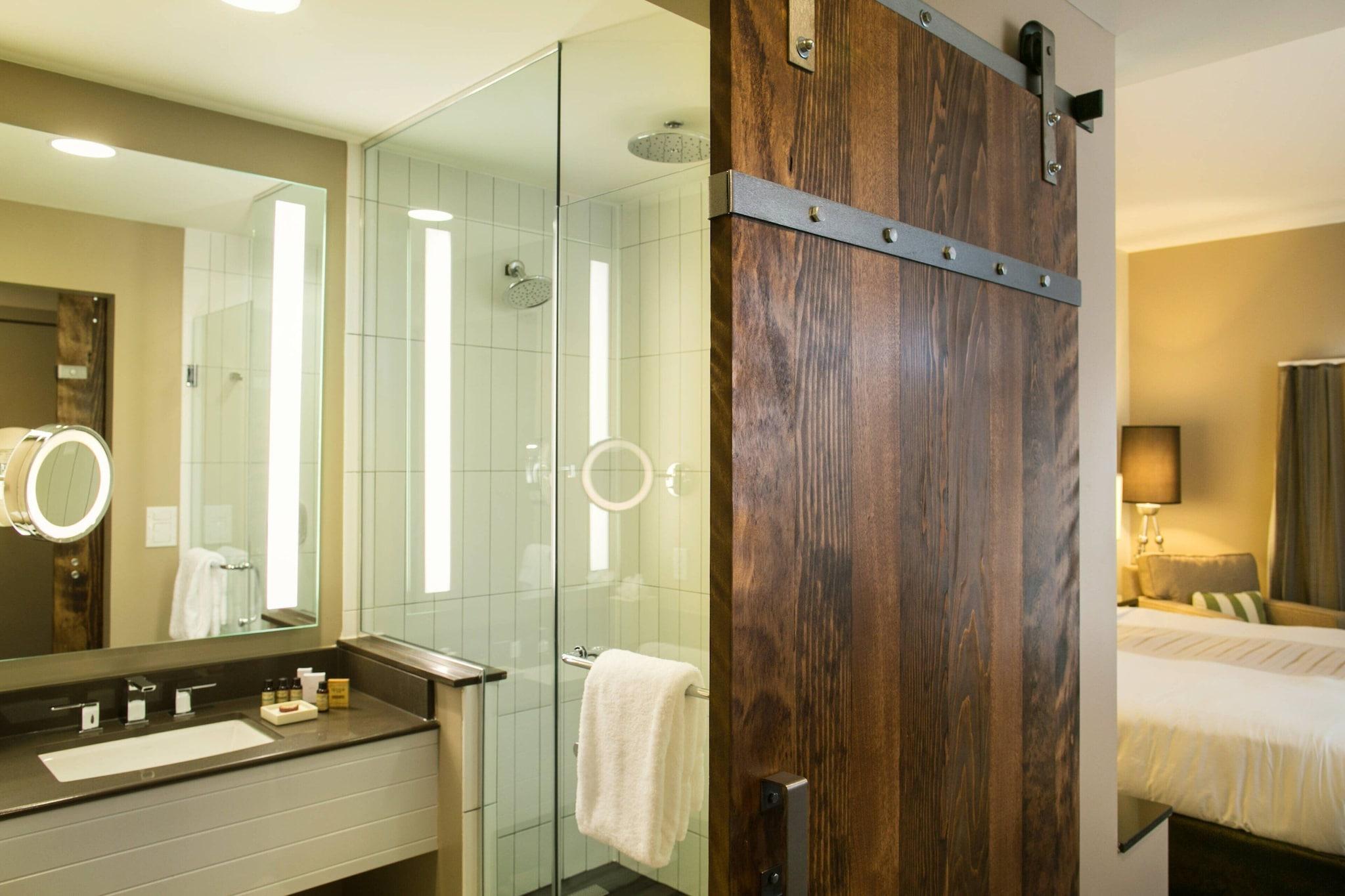 Double Deluxe King Bed