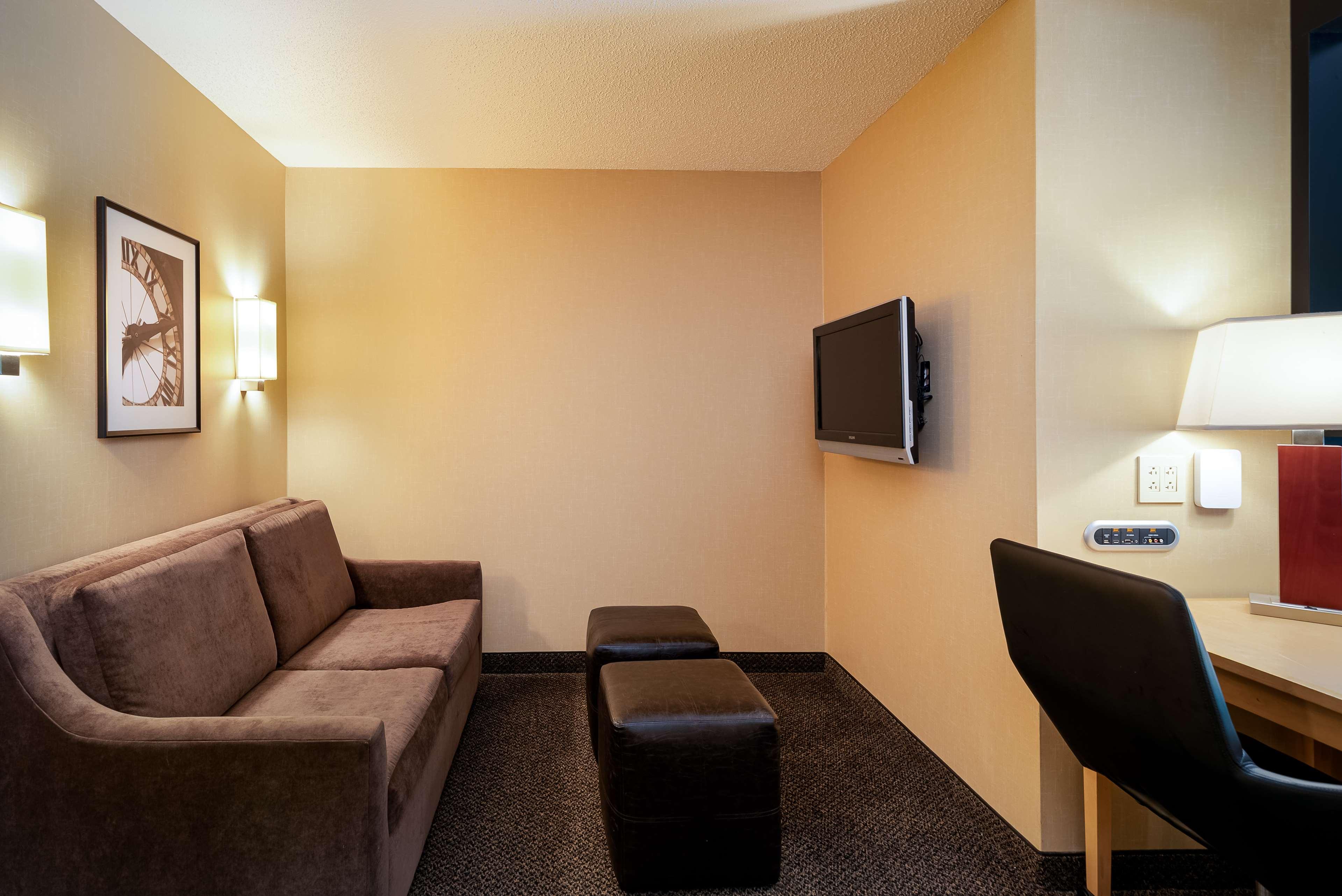 Studio Two Queen Beds