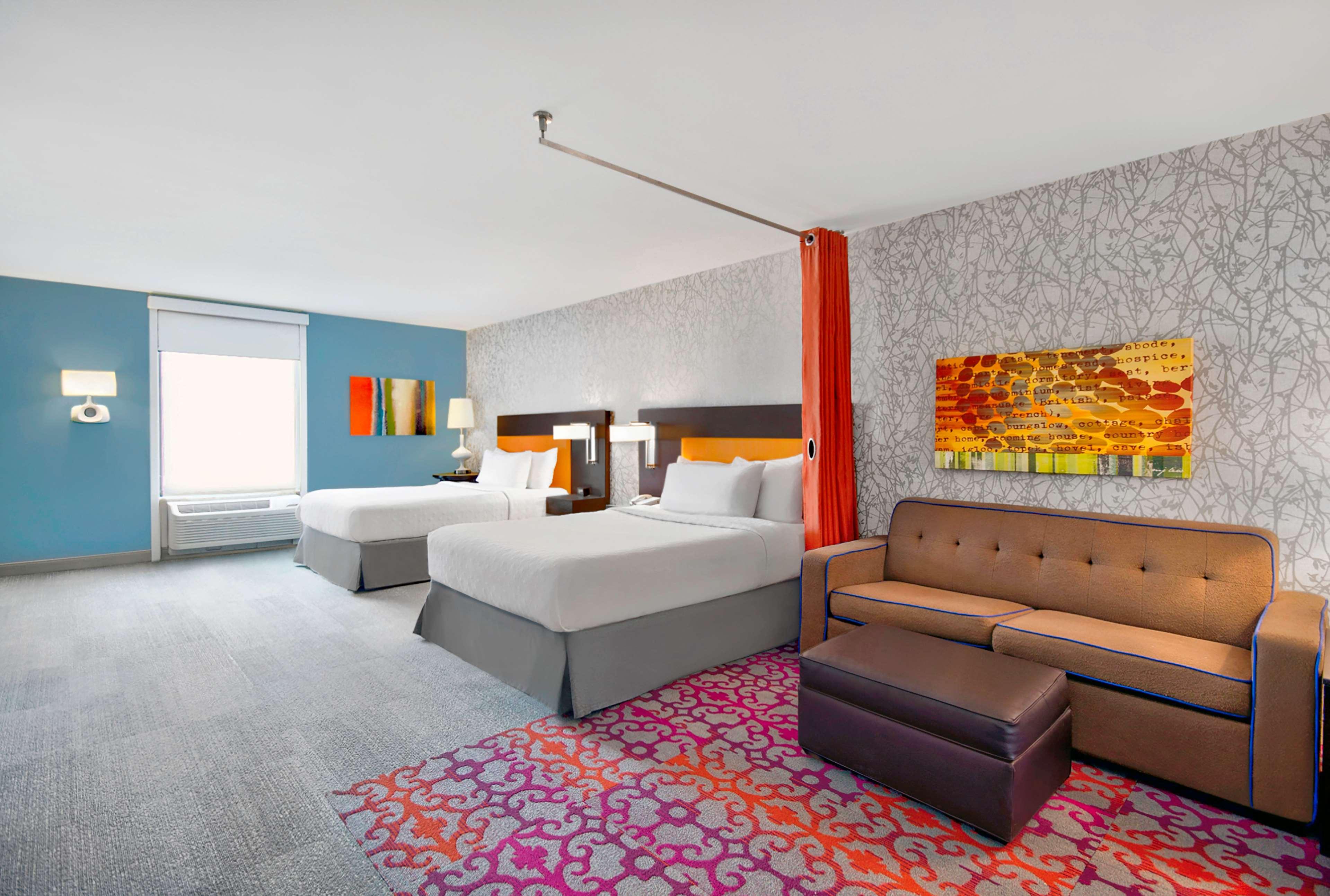 Studio Two Queen Beds