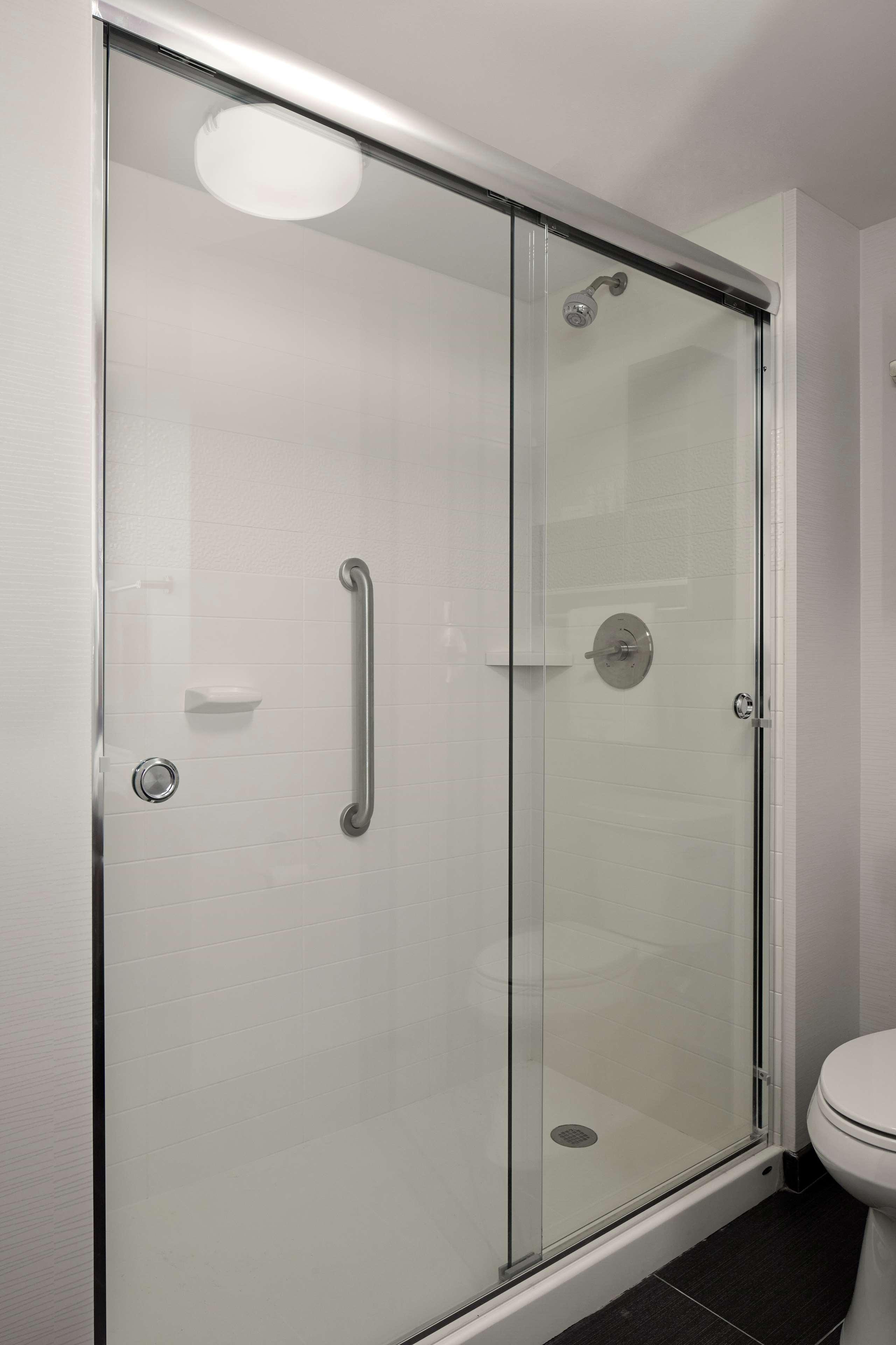 Double King Bed Non Smoking