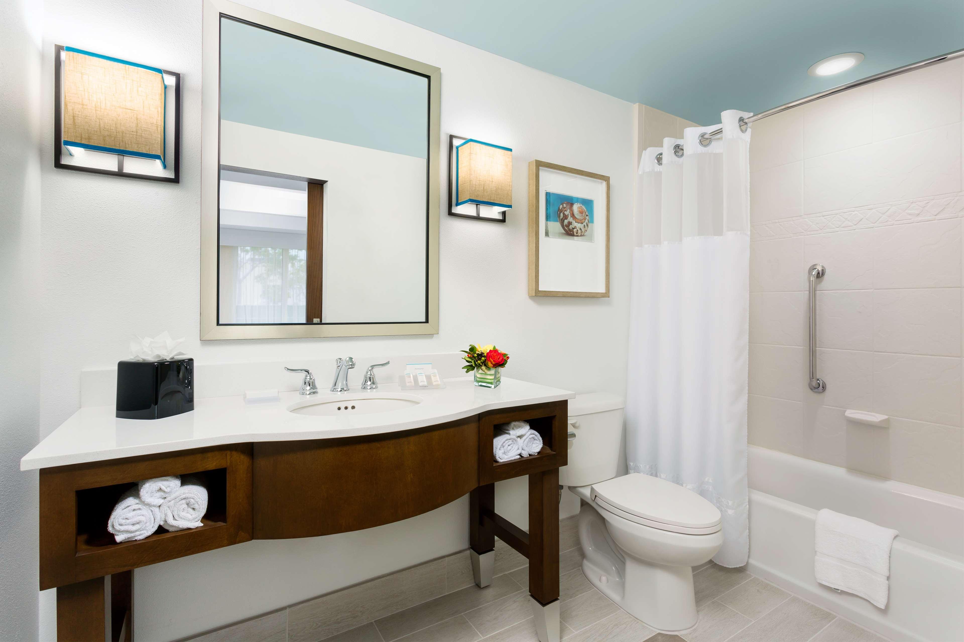 Double Pool View King Bed