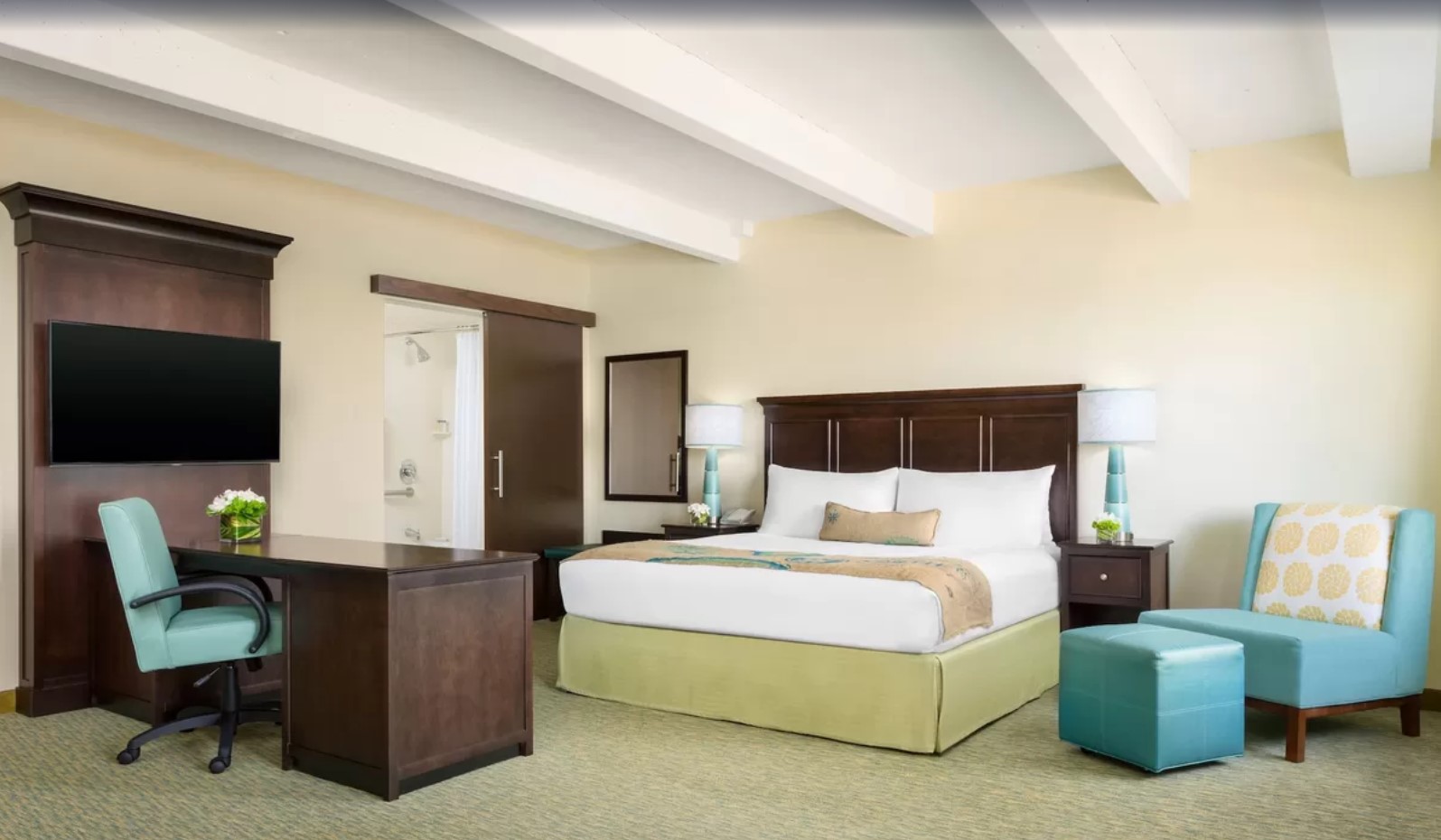 Suite Pool View King Bed