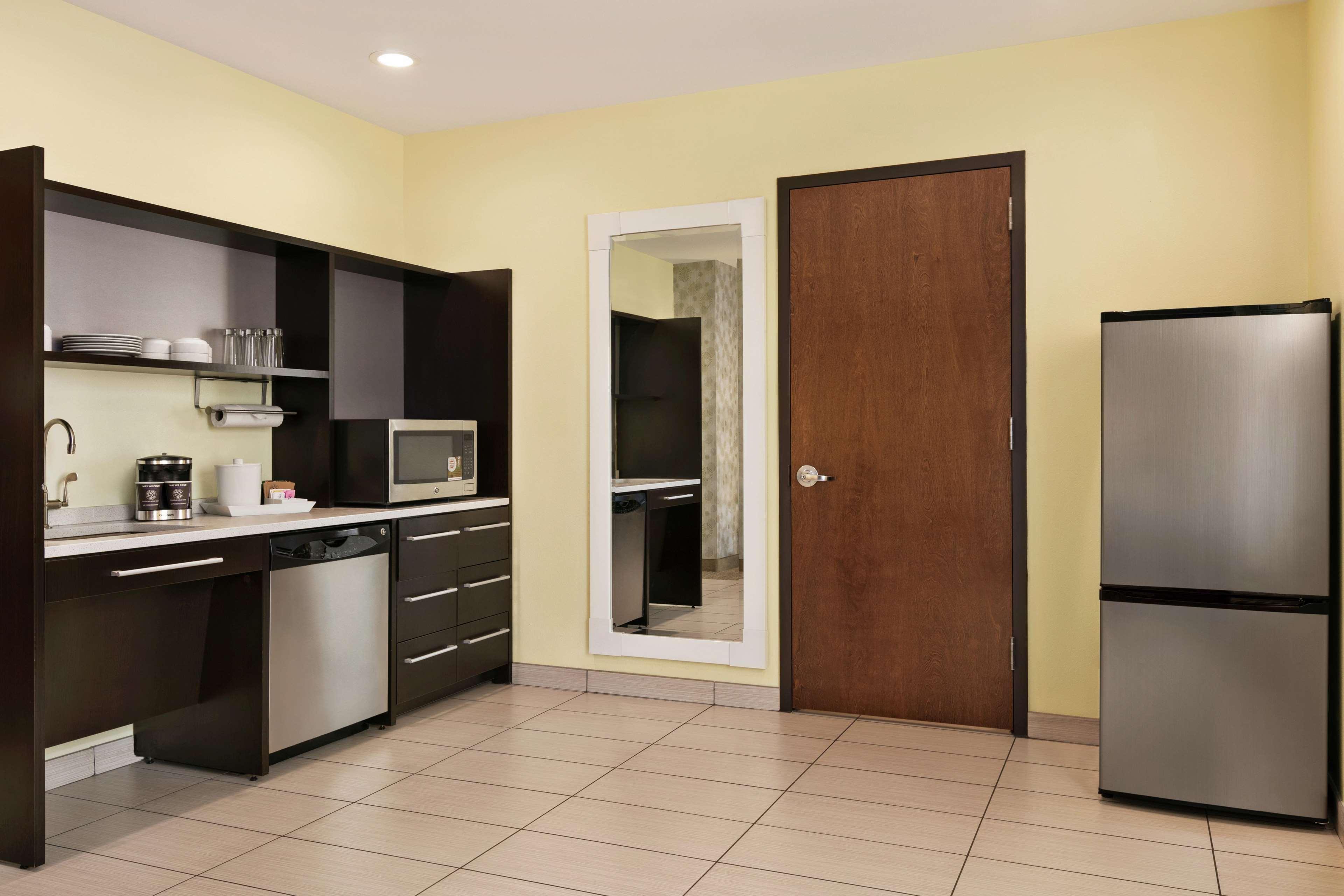 Studio Two Queen Beds Non Smoking