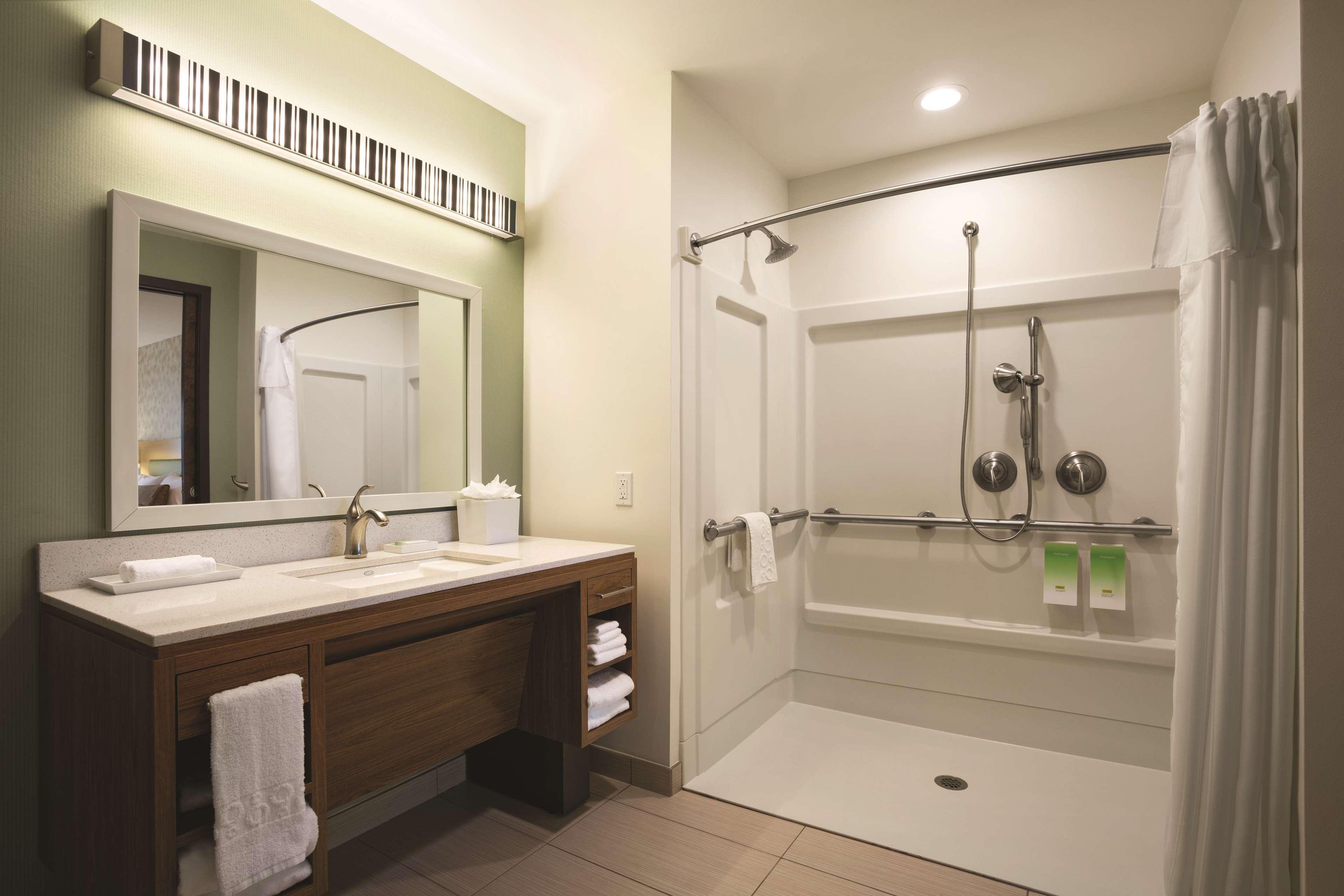 Studio Two Queen Beds Non Smoking