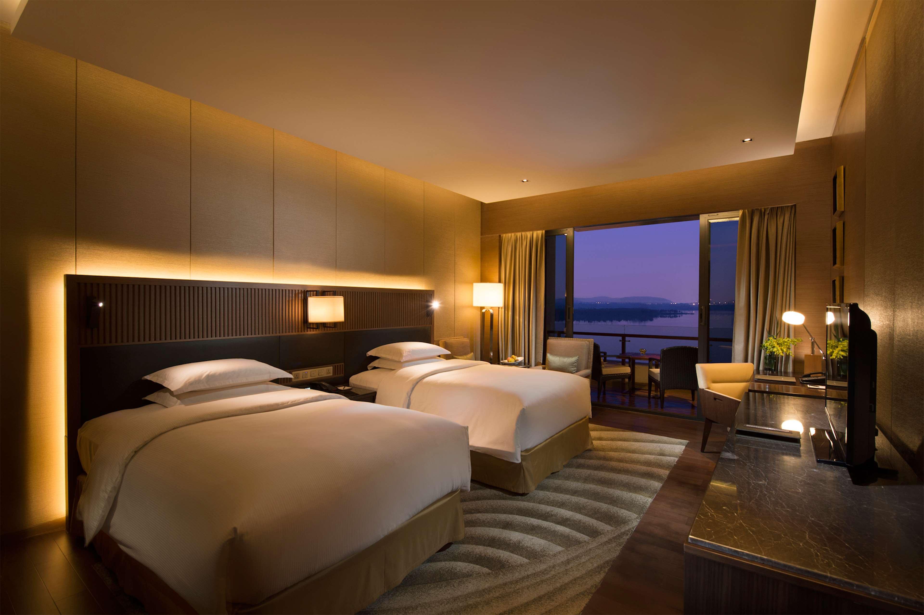 Twin Deluxe with Views