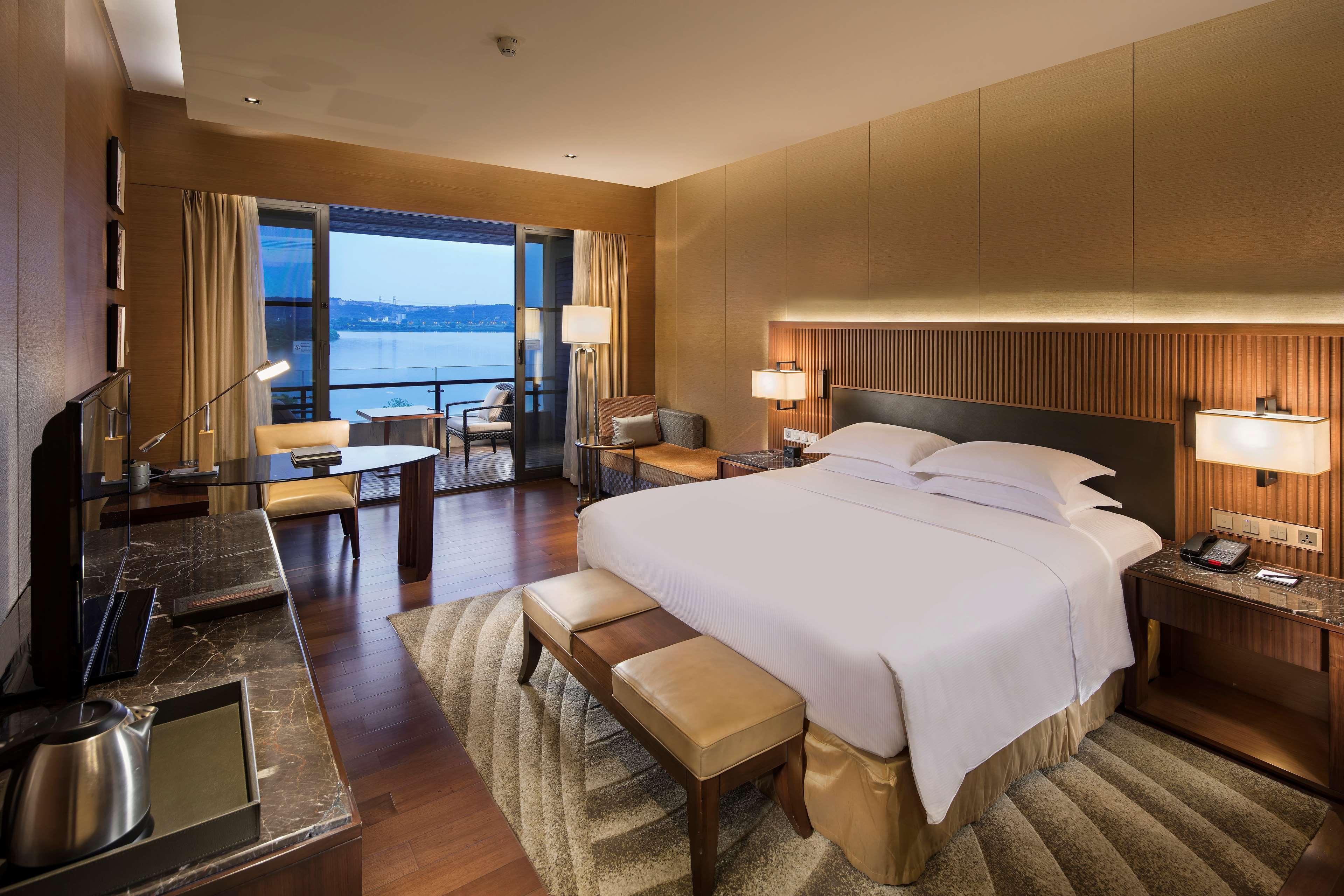 Double Executive King Bed