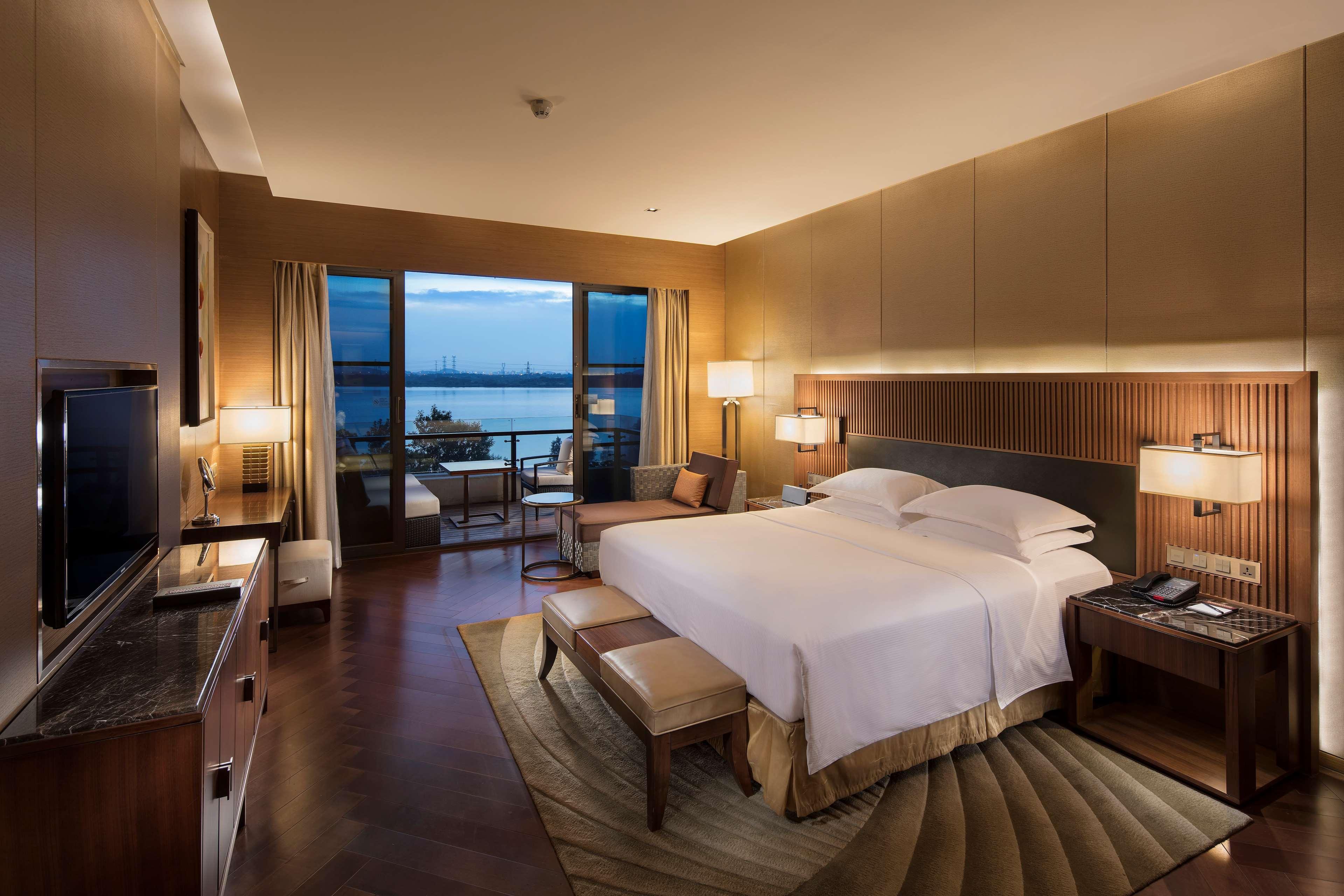 Double Executive King Bed