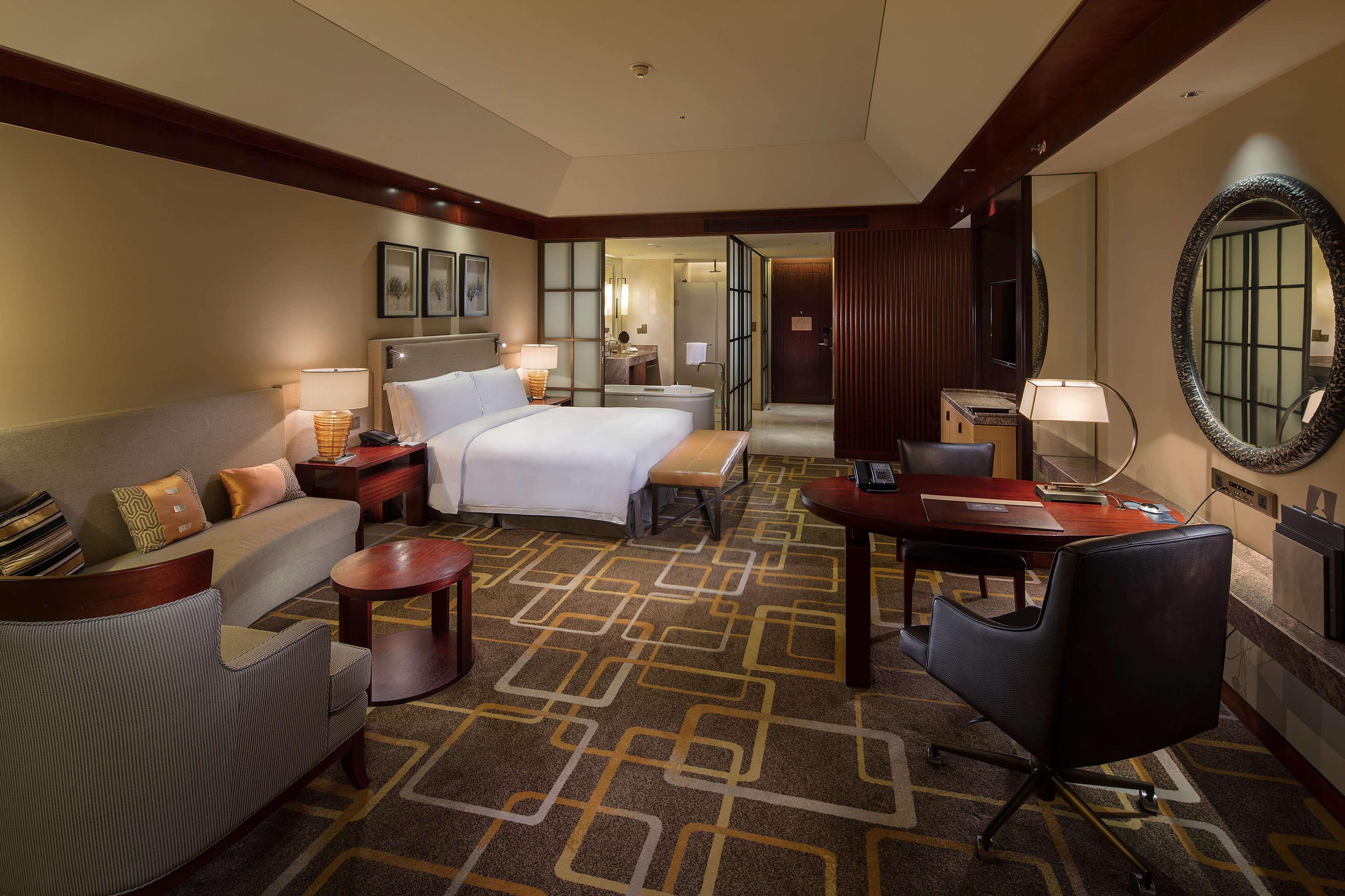 Double Deluxe King Bed