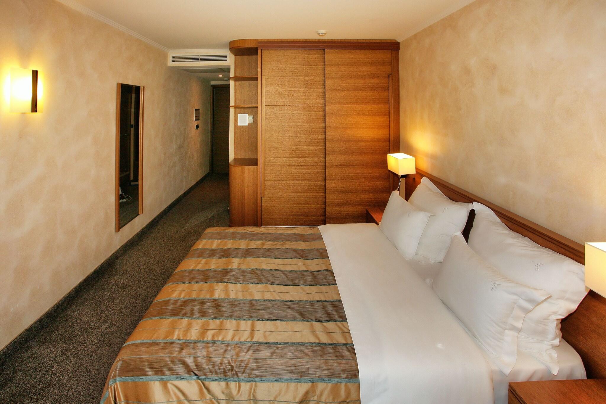 Double Partial Sea View