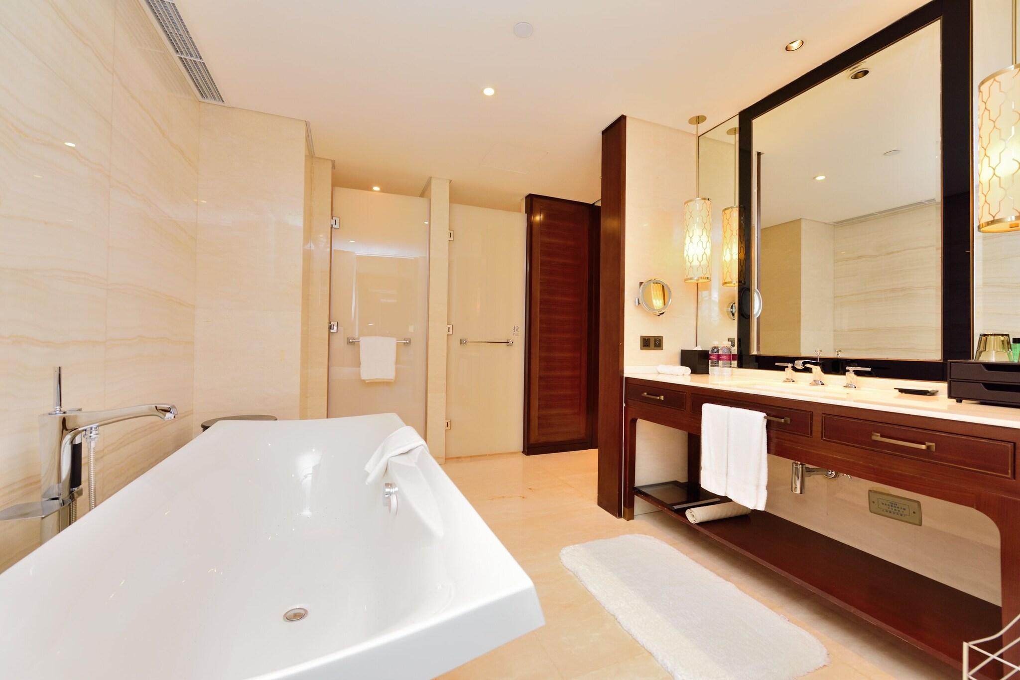 Junior Suite King Size Bed