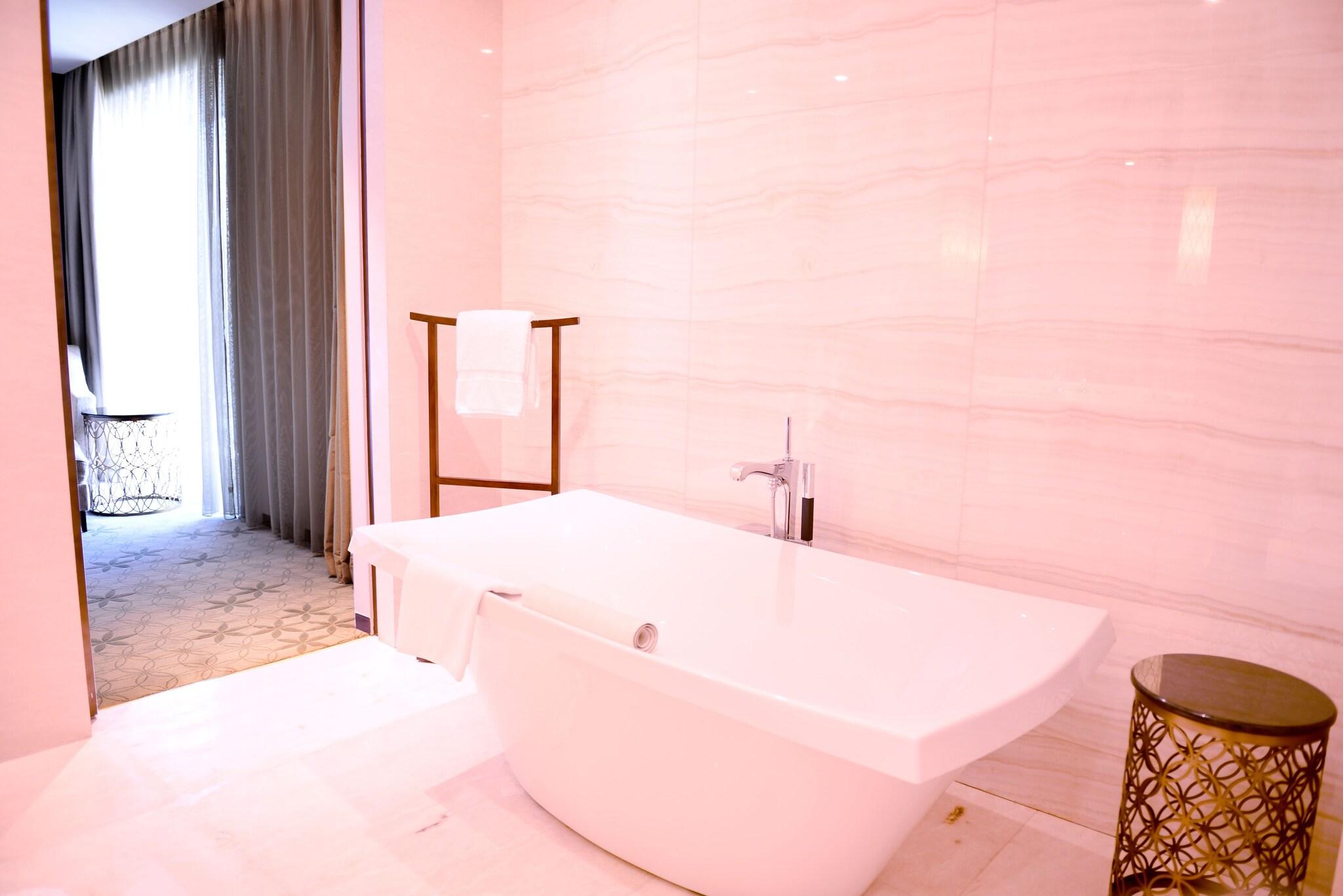 Junior Suite King Size Bed