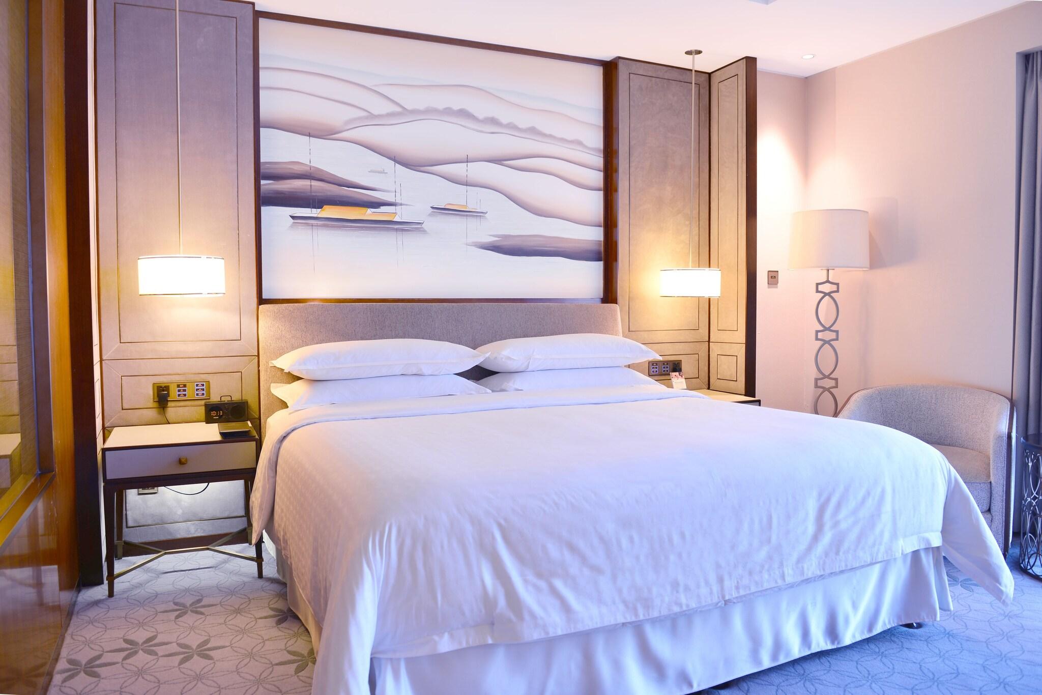 Double Deluxe King Bed