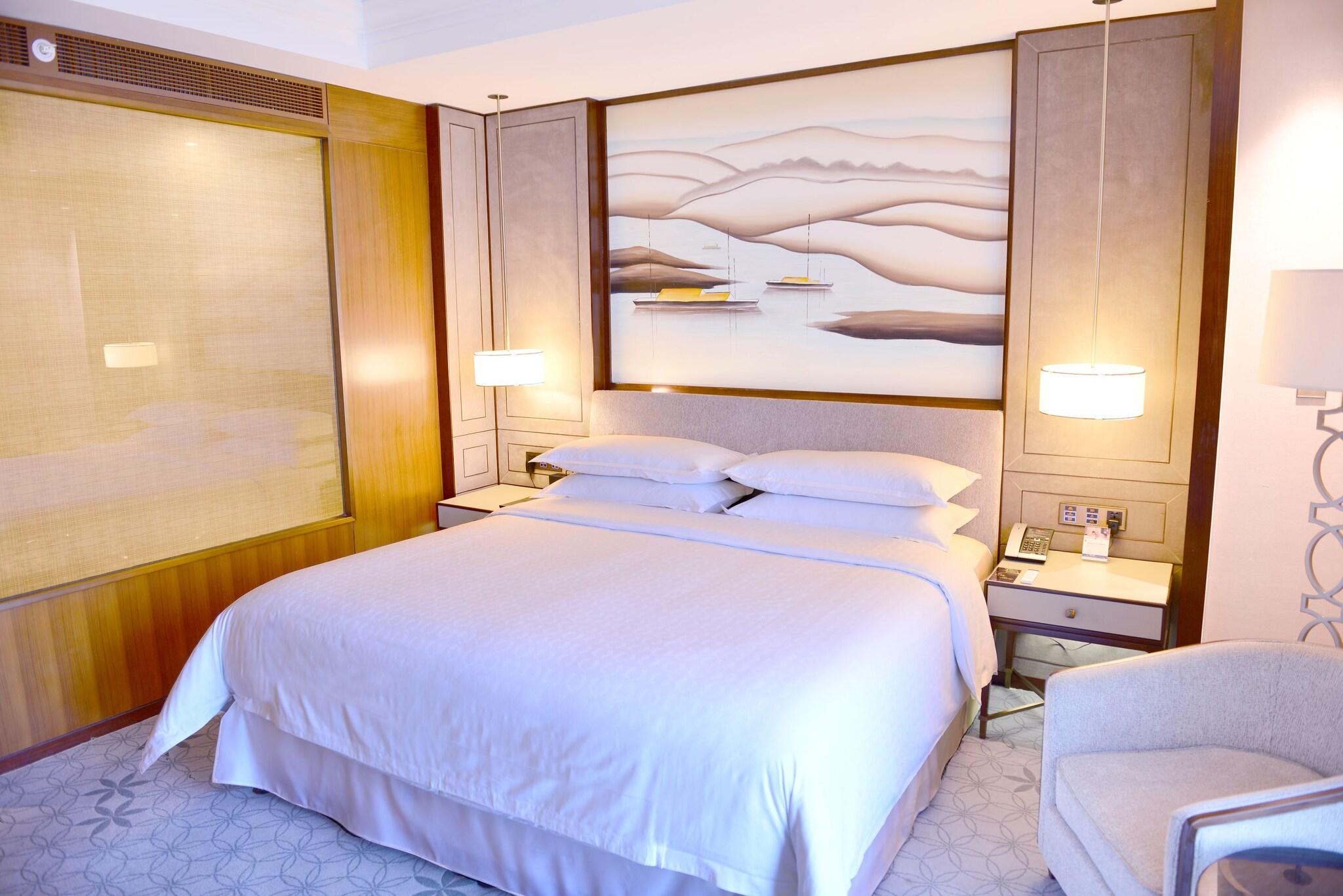 Double Deluxe King Bed