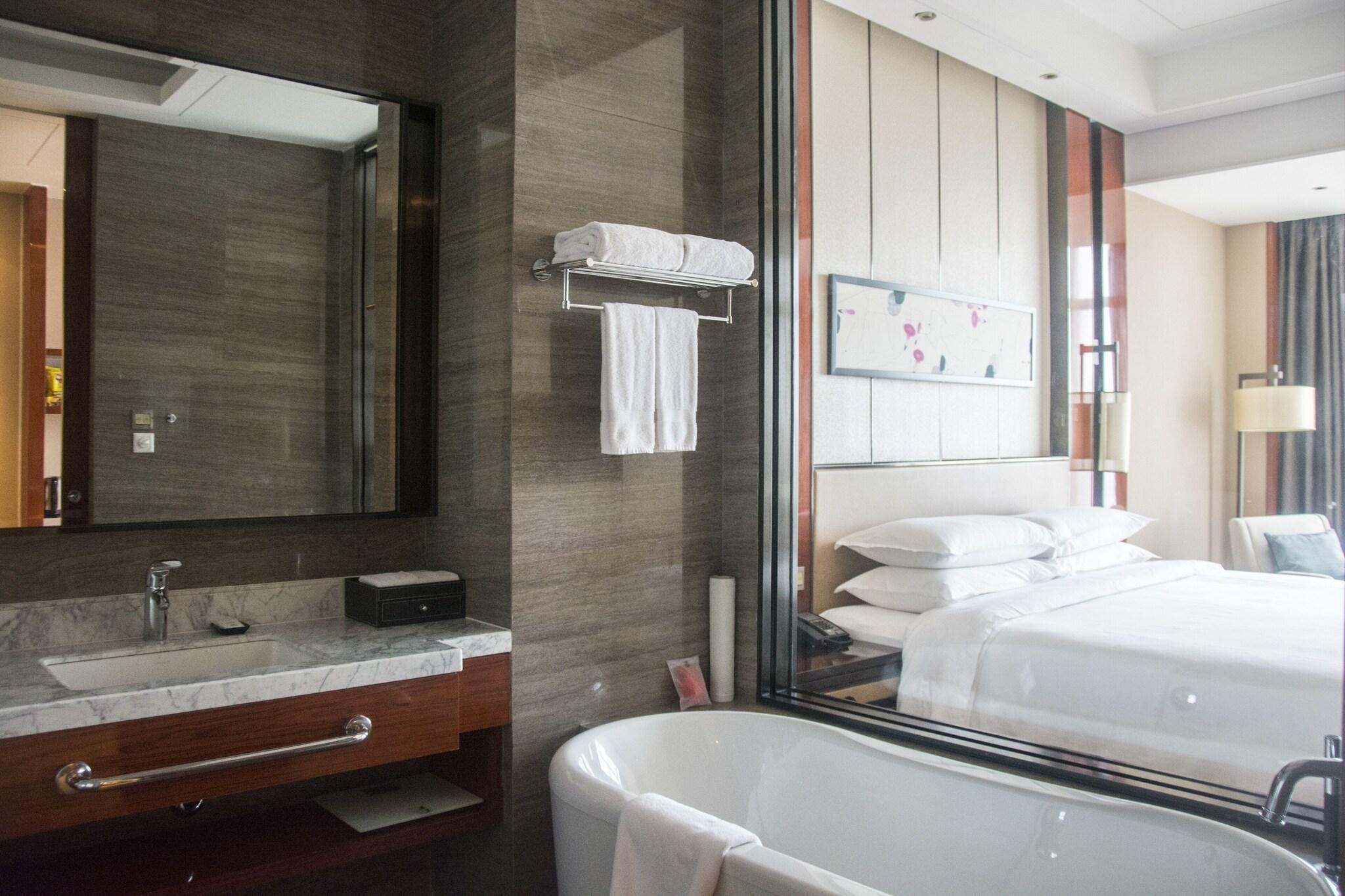 Double Deluxe King Bed