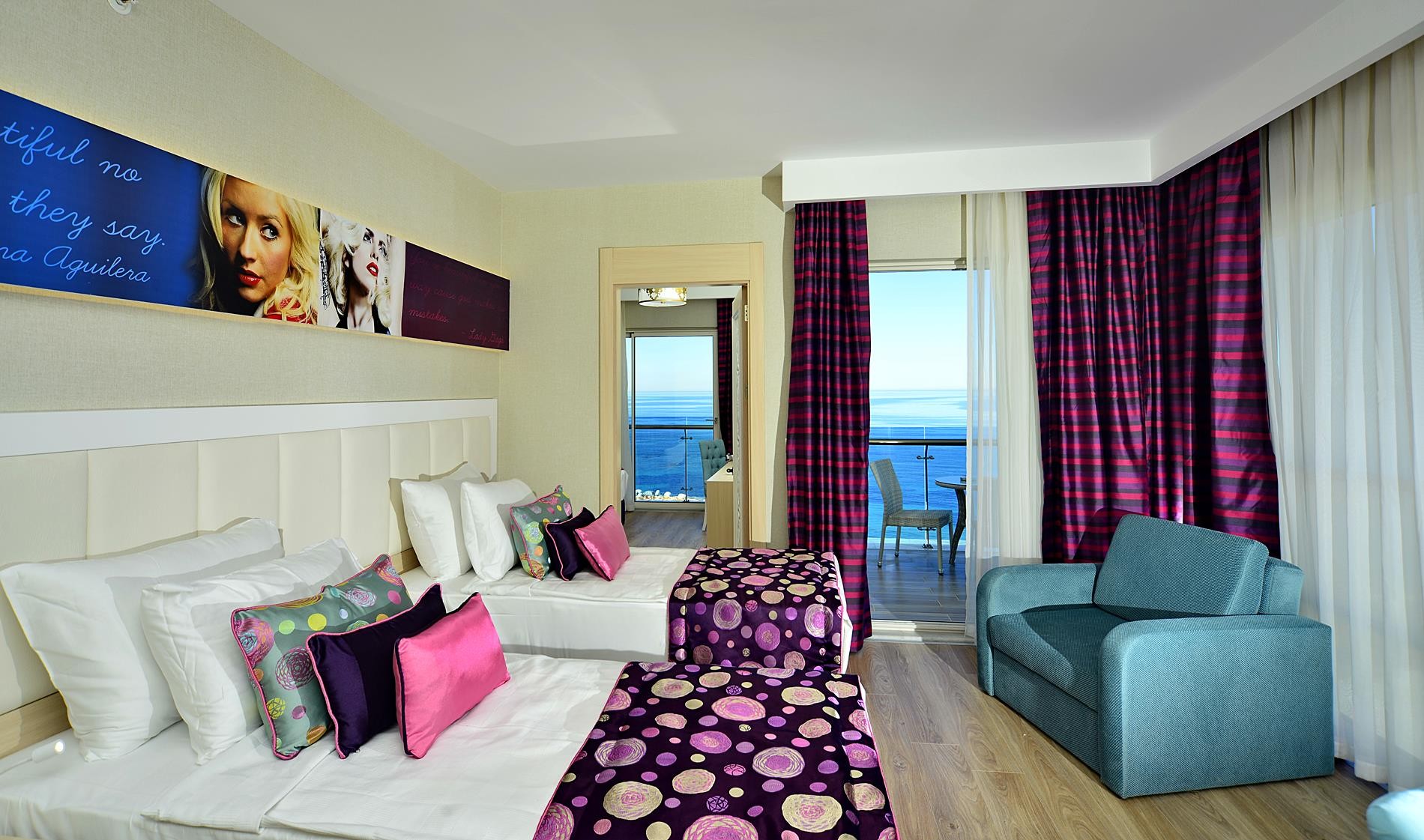 Family Room Deluxe Sea View