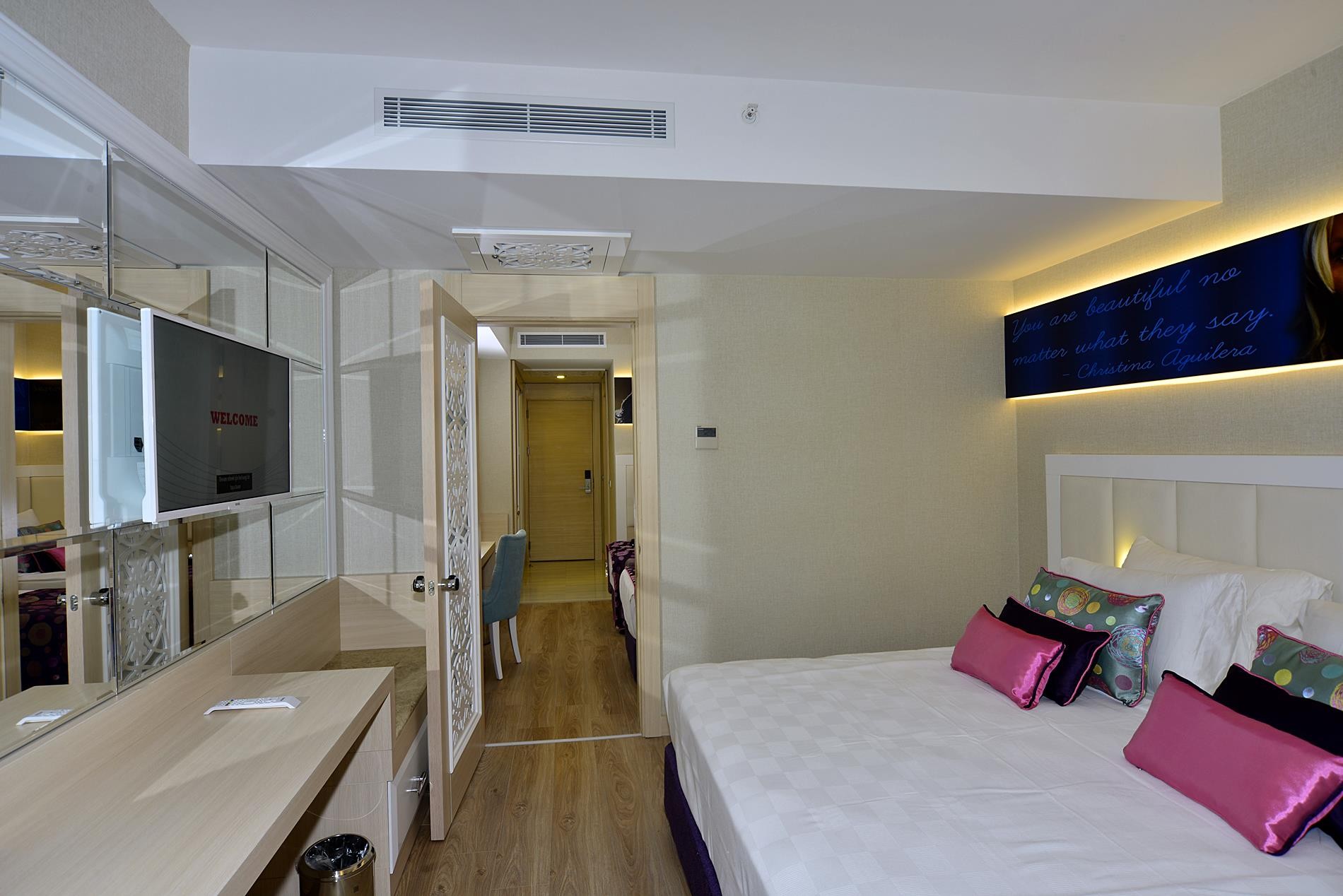 Family Room Deluxe Land View