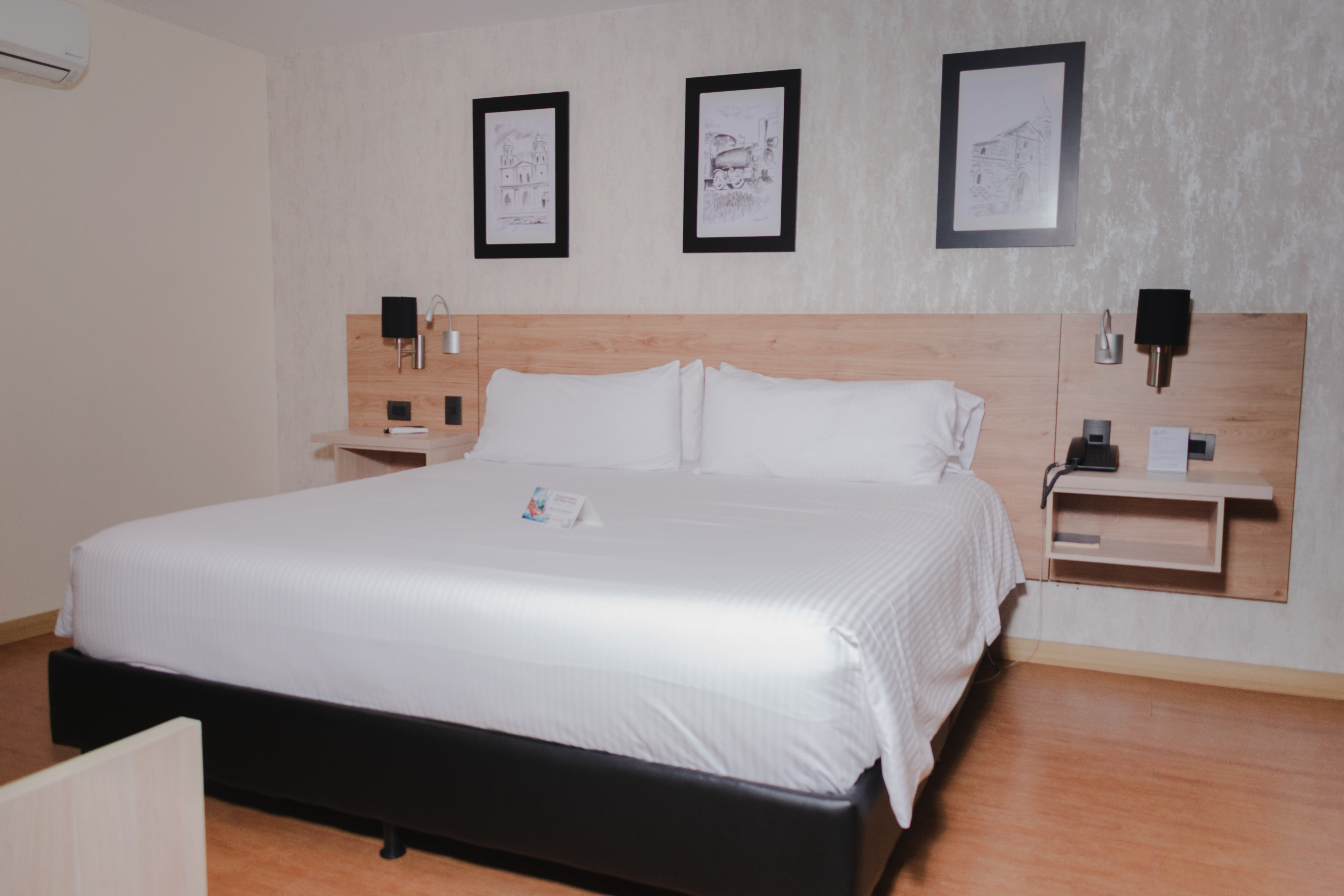 Double Deluxe One Bed