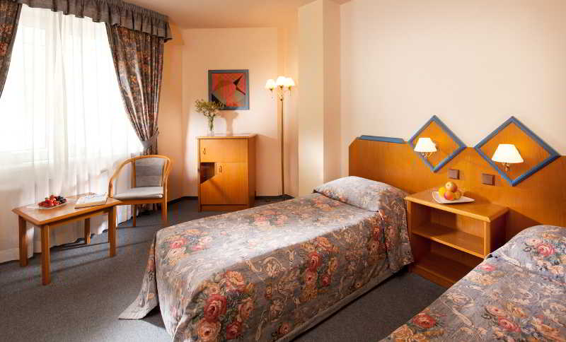 Double or Twin Standard