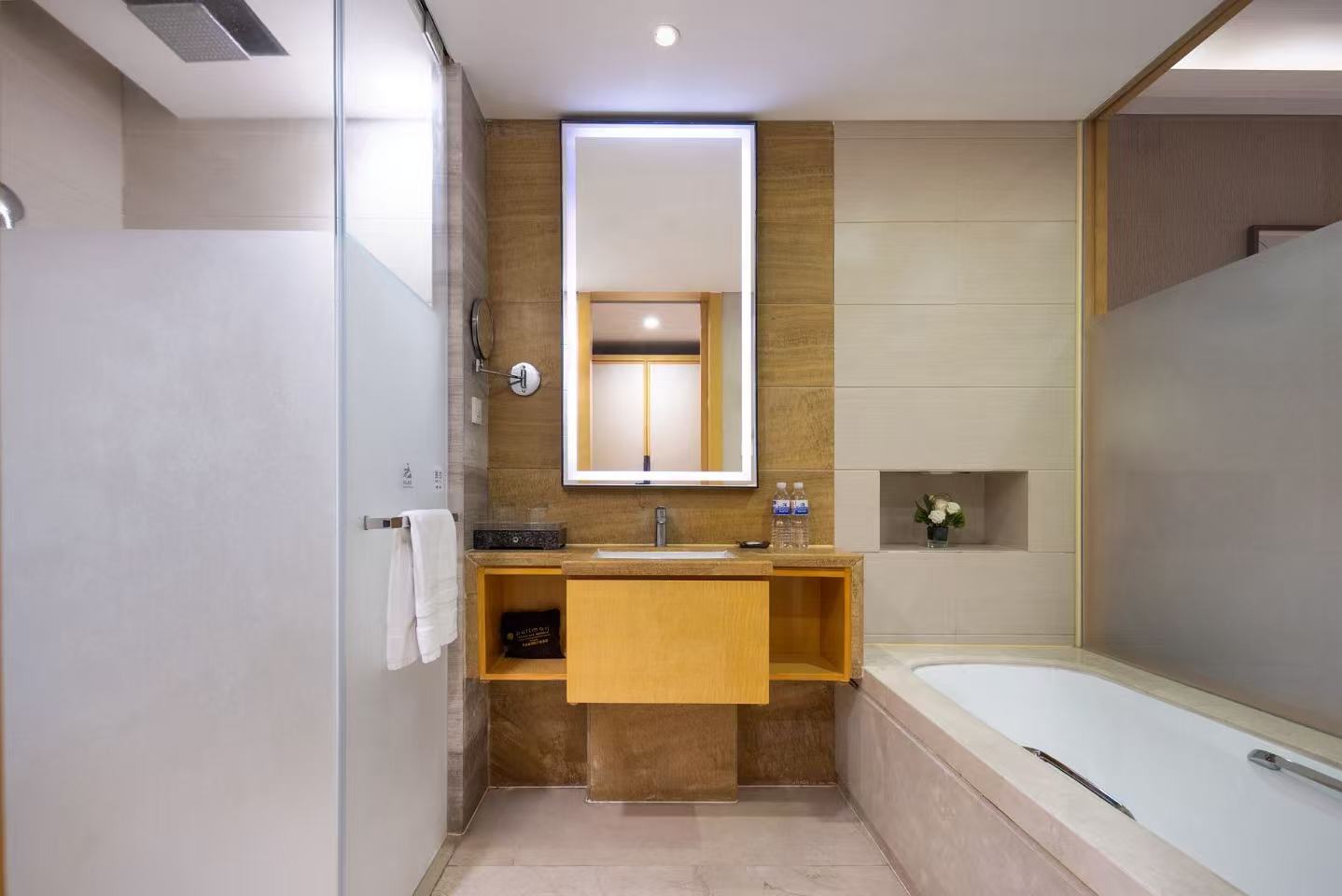 Double Deluxe King Bed