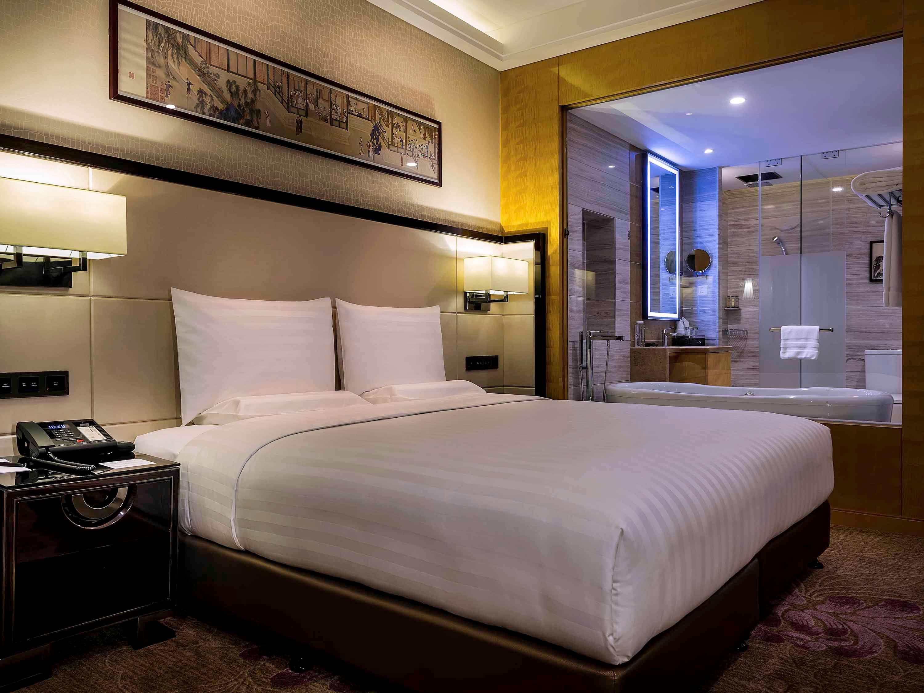 Double Deluxe King Bed