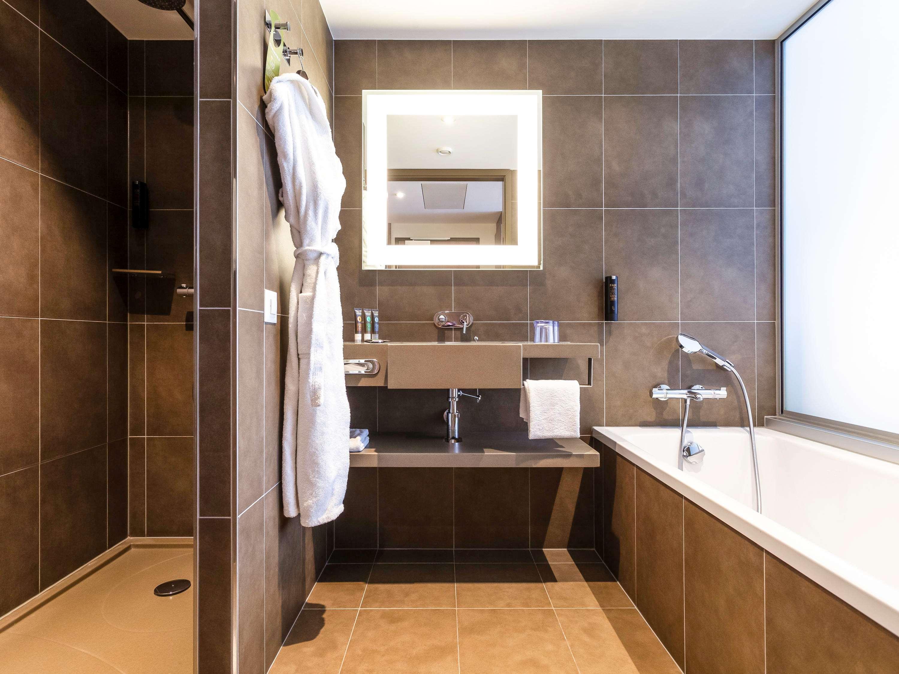 Double Executive Queen Bed