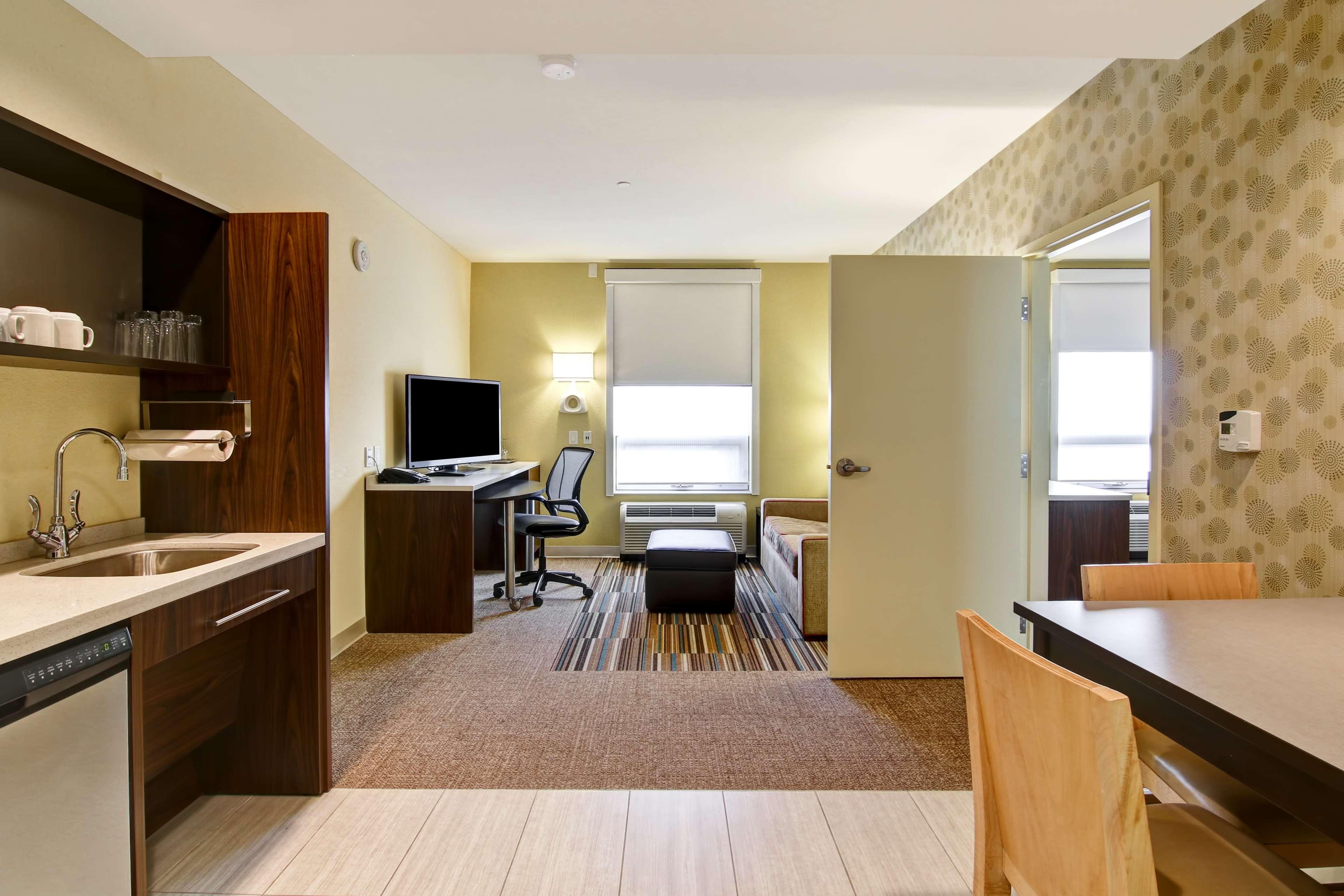 Suite Queen Bed Non Smoking