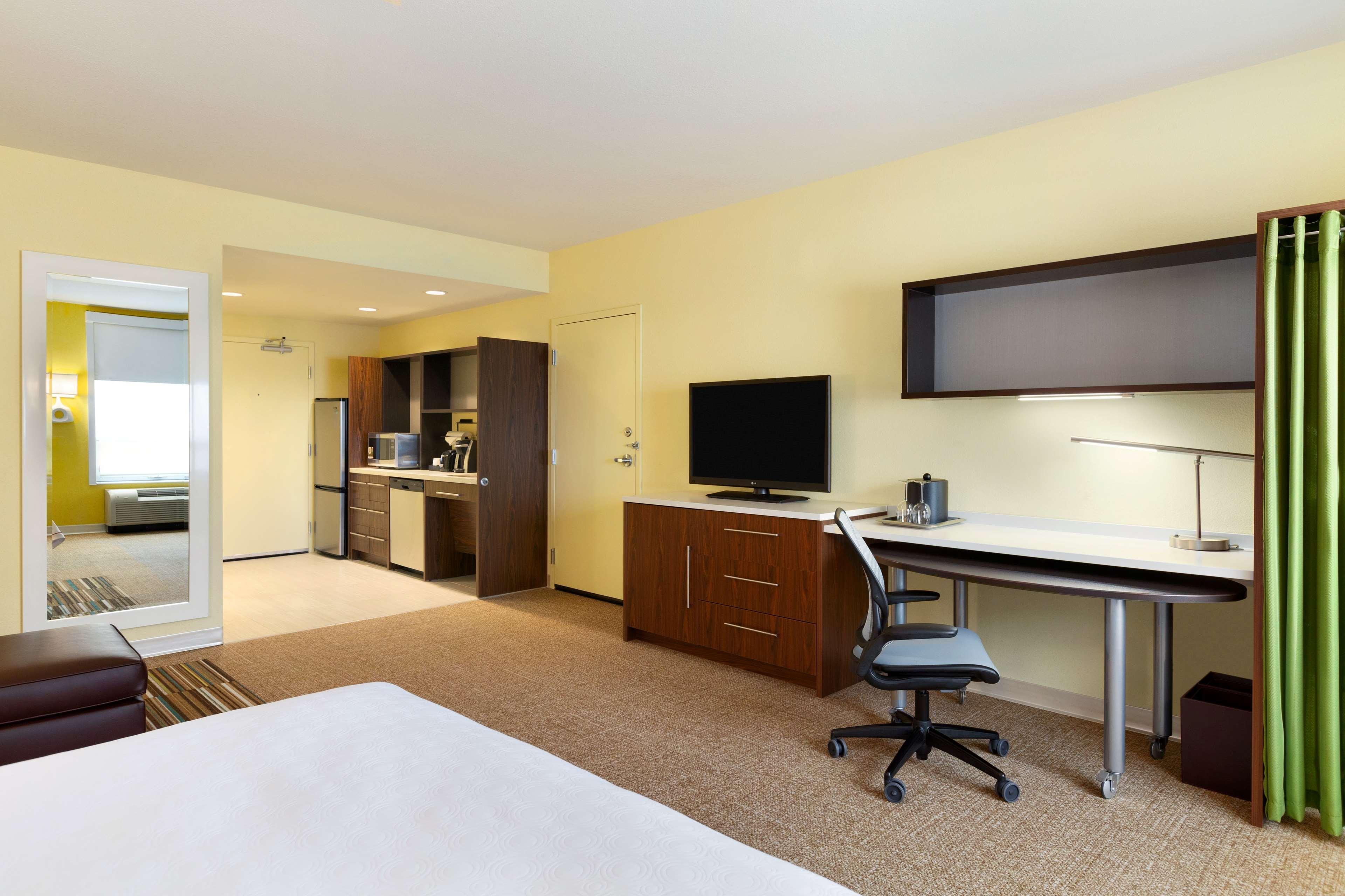 Studio Queen Size Bed