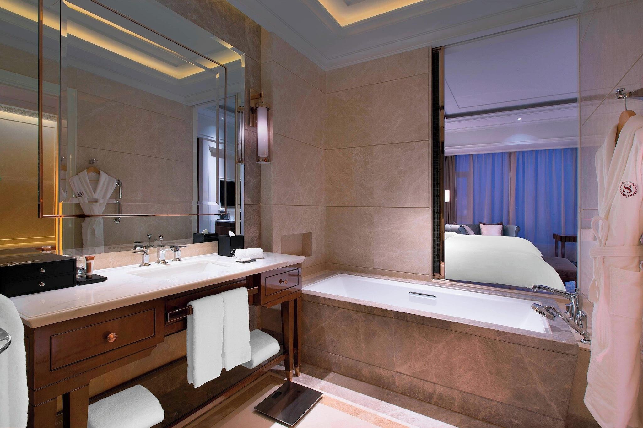 Double Club King Bed