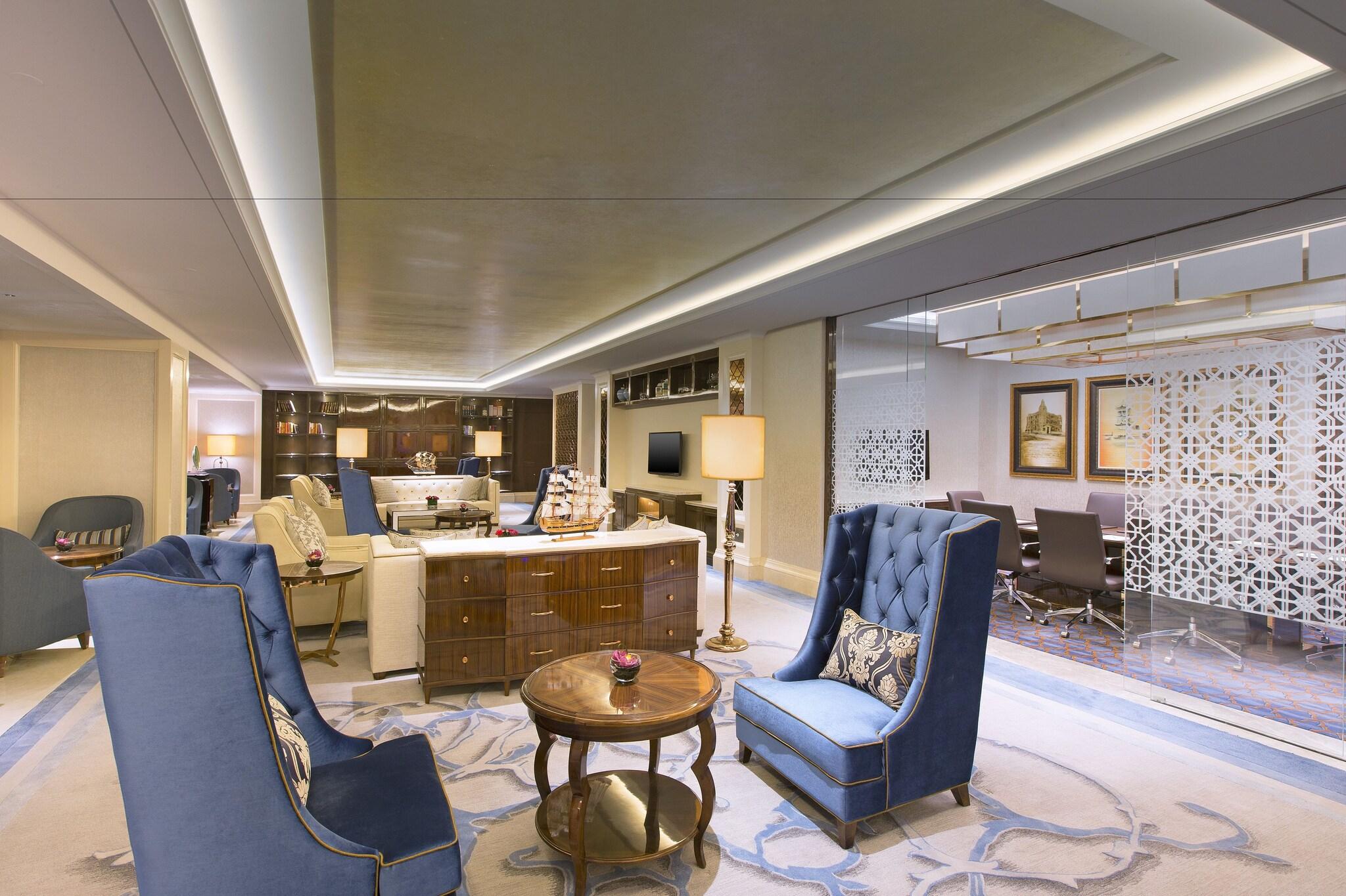 Double Club King Bed