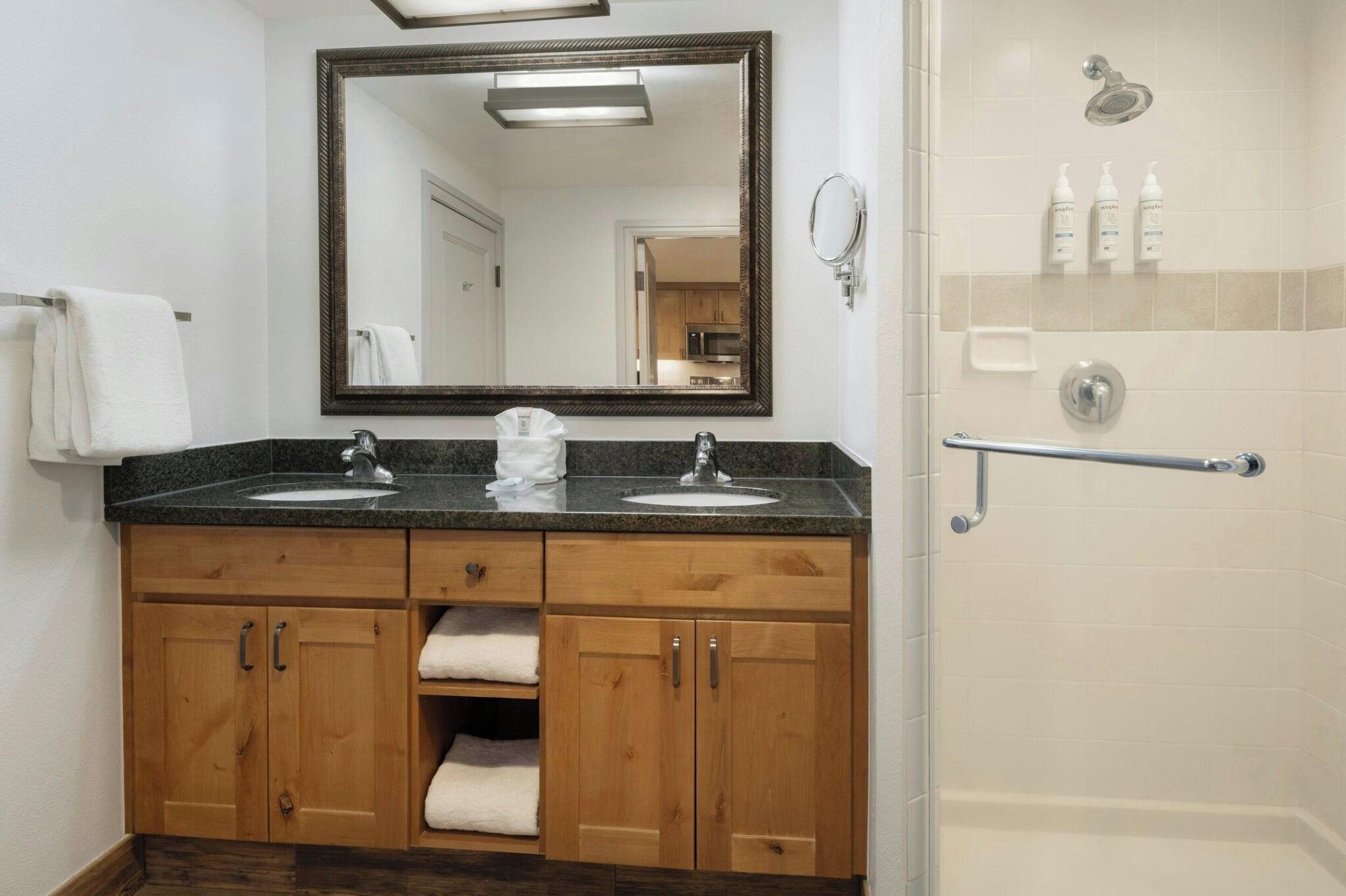 Villa Accessible King Size Bed