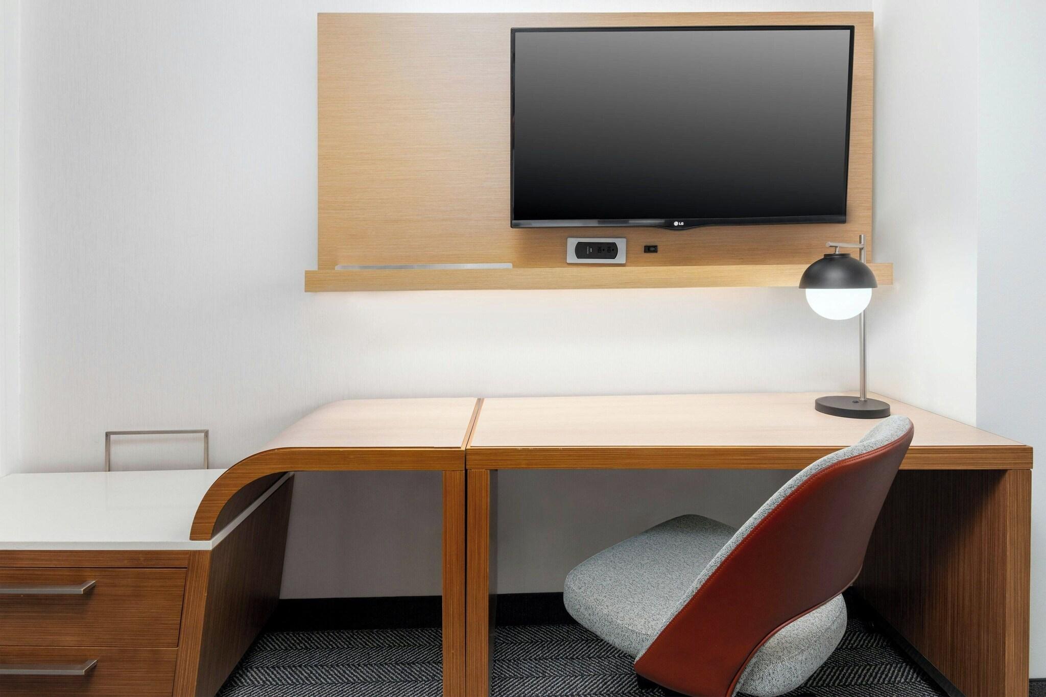 Studio Two Queen Beds