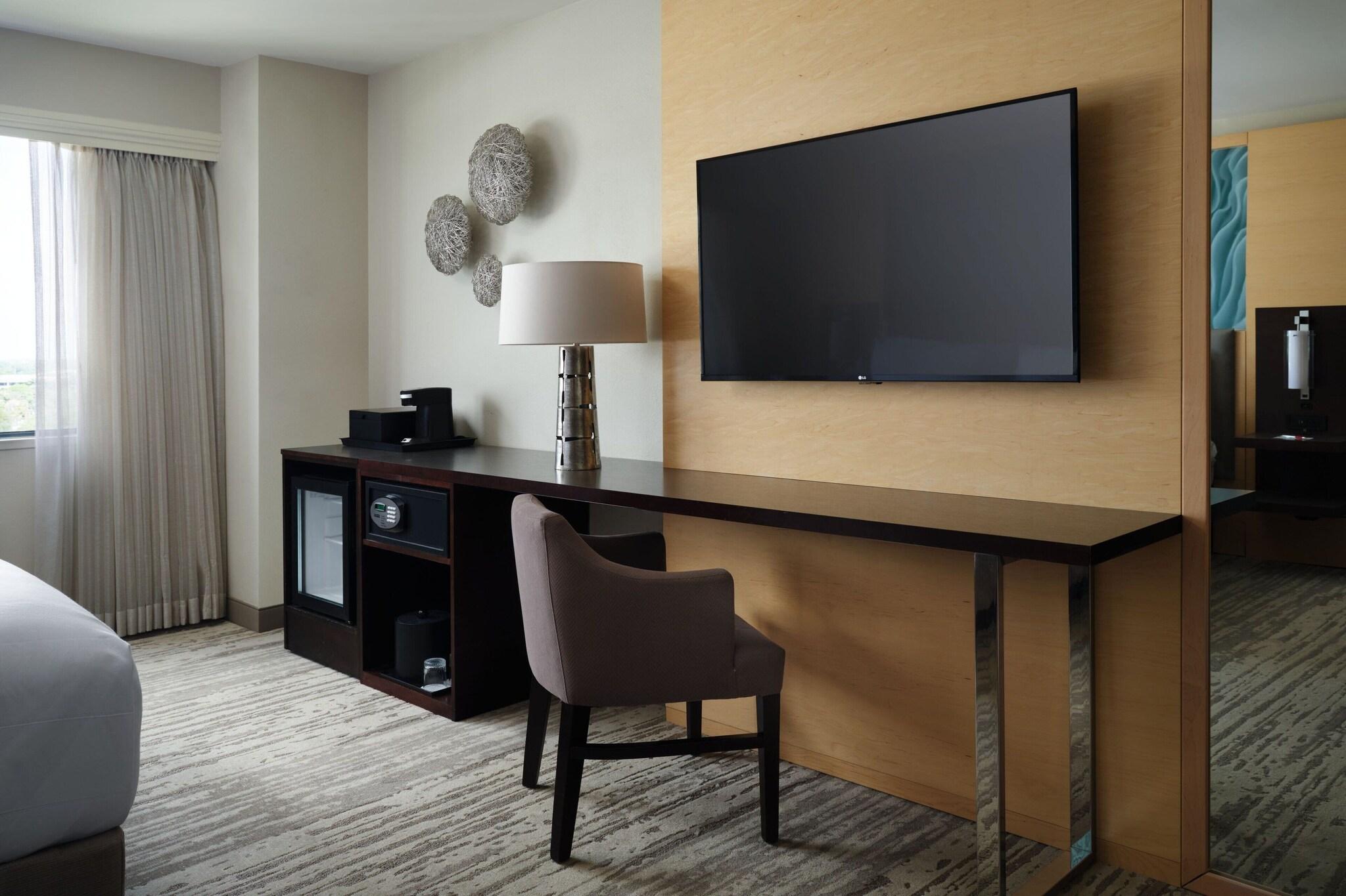 Double Deluxe King Bed